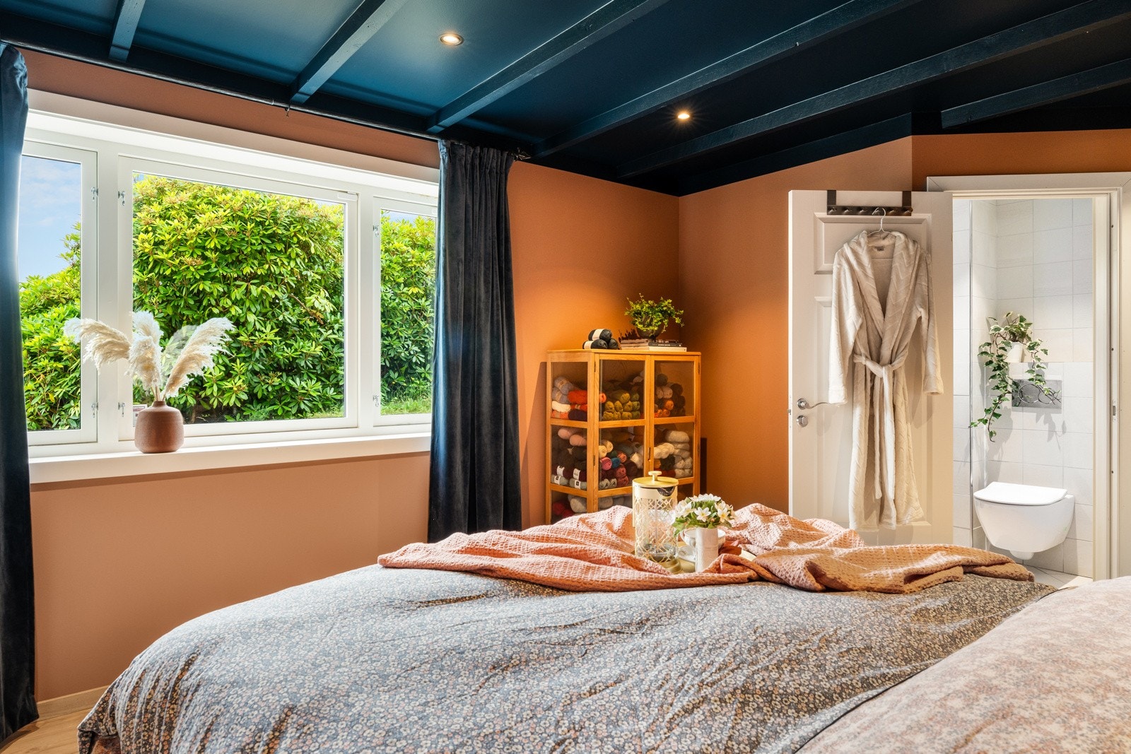 Hovedsoverommet har eget bad. Galleribilde