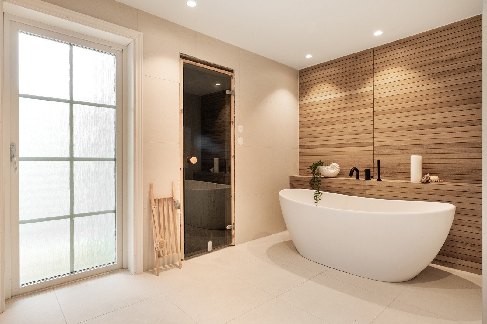 Her får du din helt egen "spa-avdeling" på hovedbadet med tilrettelagt for badstu evt. dusjrom. Galleribilde