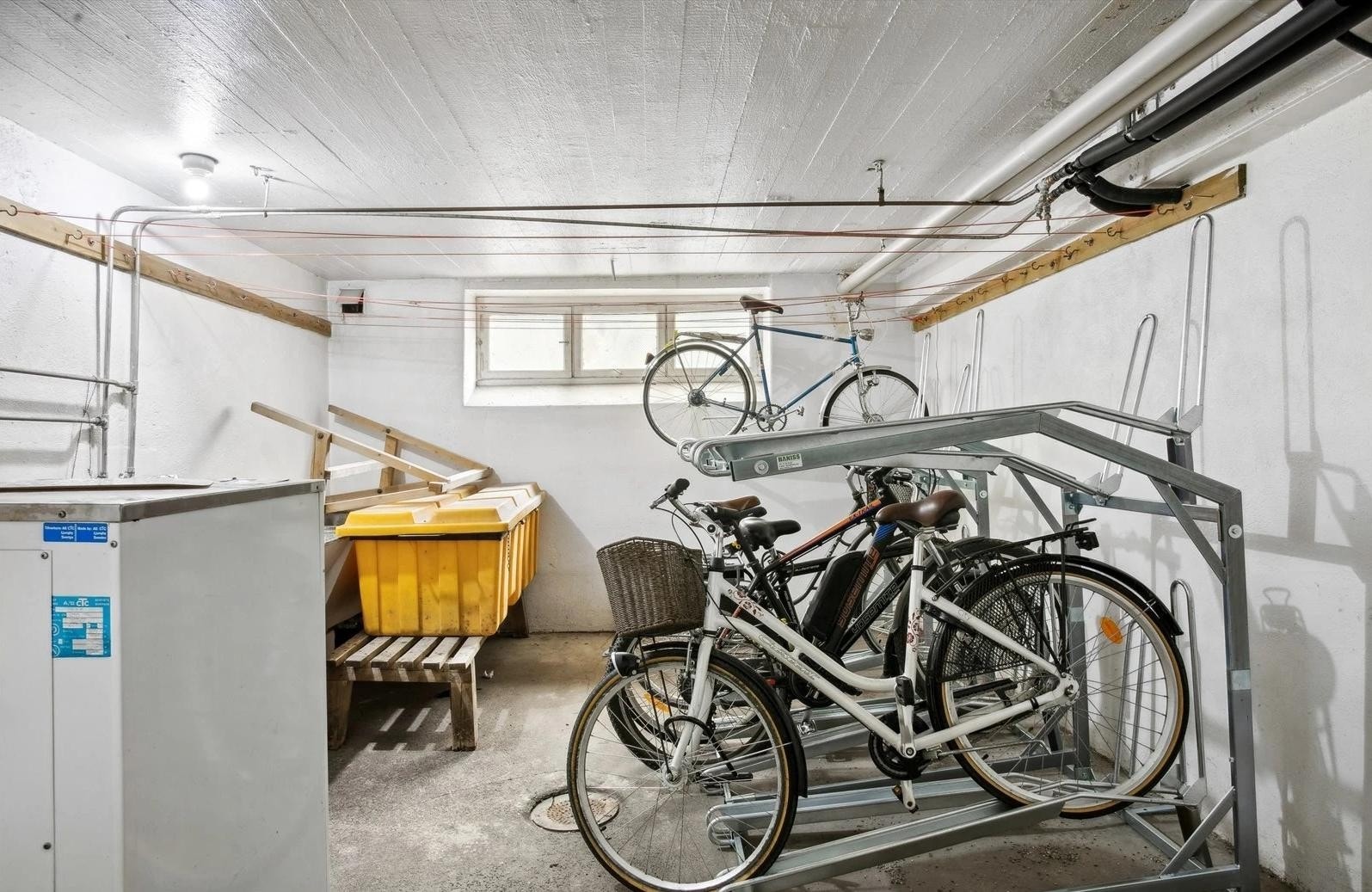 Felles sykkelrom. Galleribilde