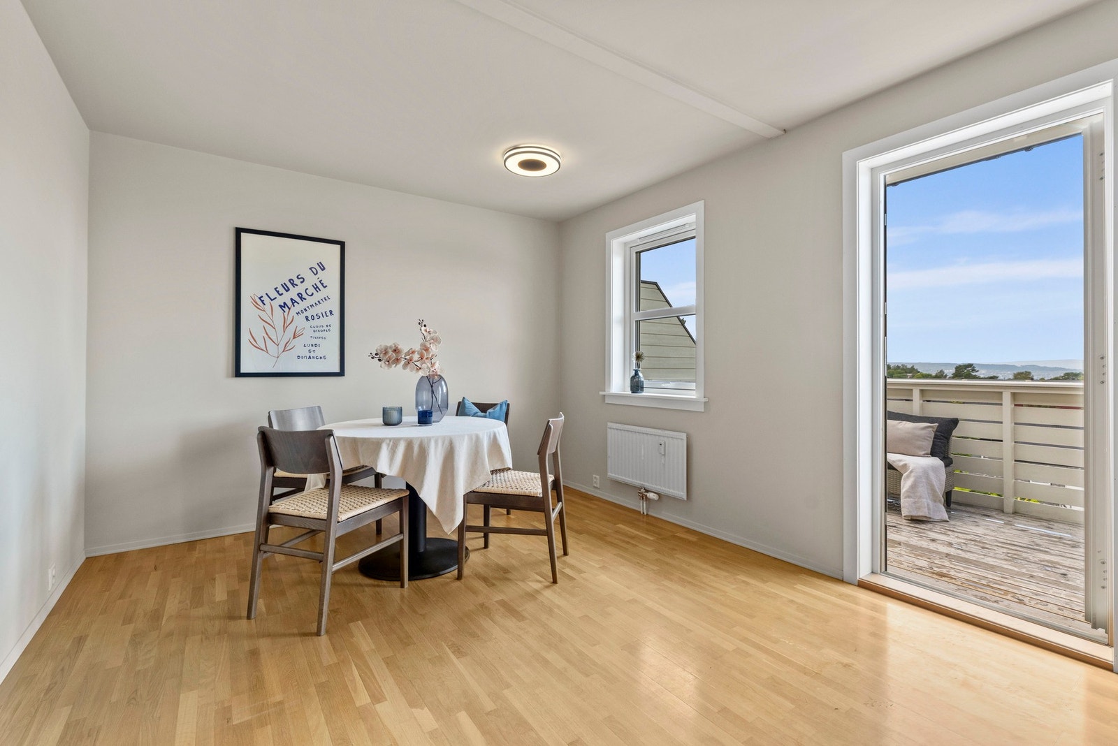 Spiseområdet ligger lunt til med herlig utsyn. Galleribilde