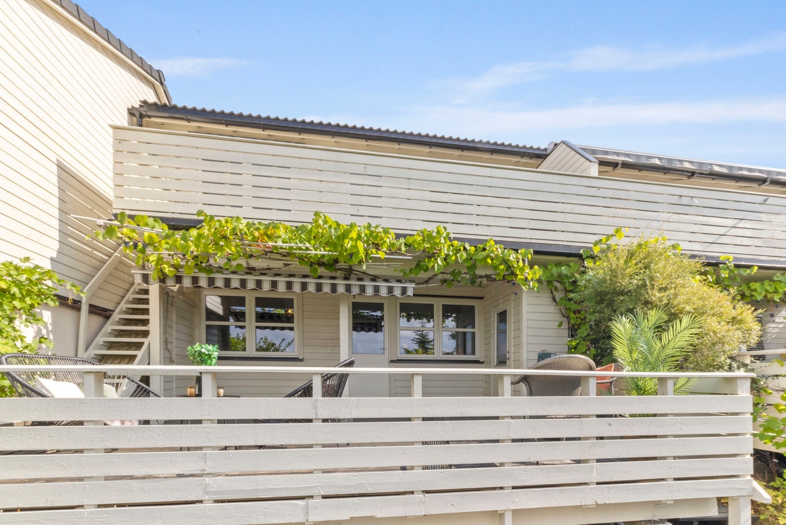 En meget attraktiv bolig med flotte uteplasser - her vil du garantert trives! Galleribilde