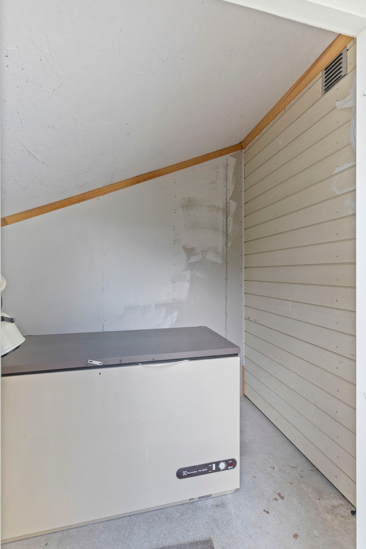 Praktisk bod ved inngangen. Galleribilde