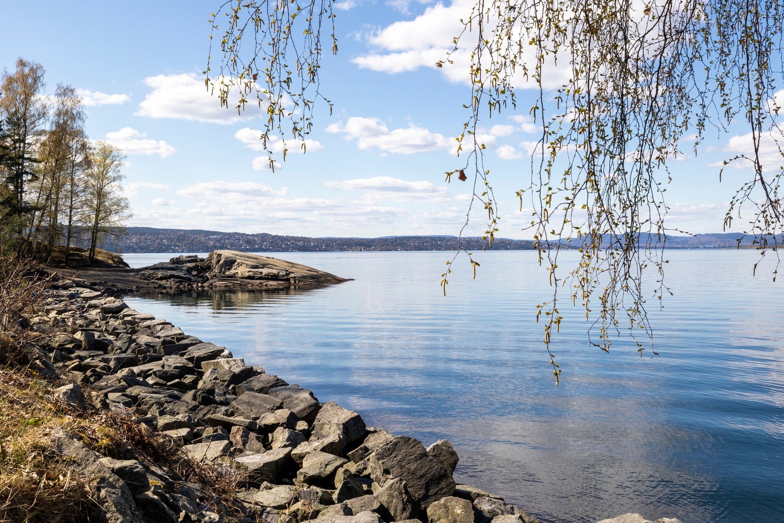 Her kan du rusle ned til Hvervenbukta på ca. en halvtime - perfekt for både bading og turer. Galleribilde