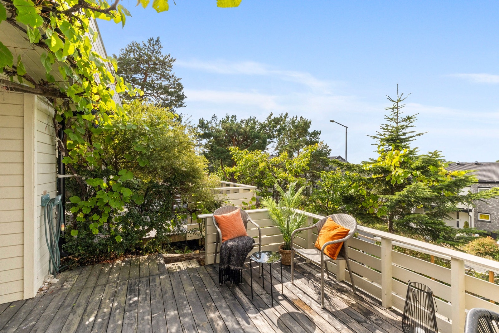 Her kan man trekke seg tilbake og nyte solfylte dager i nehagelige omgivelser. Galleribilde