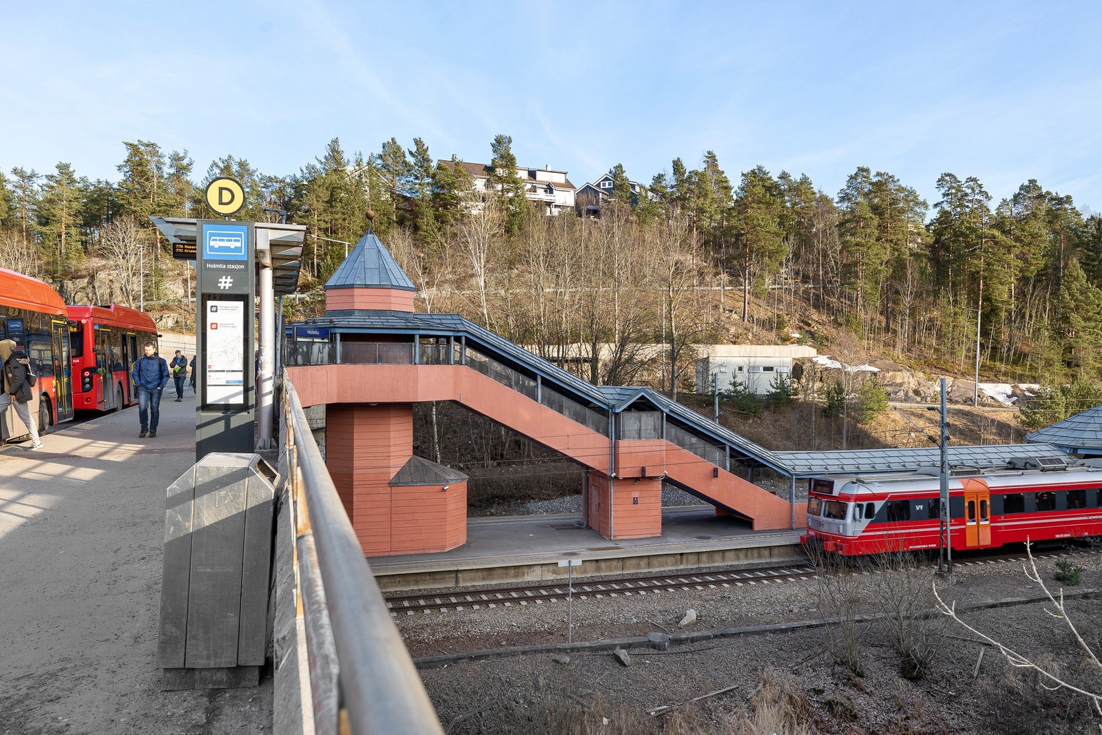 Gode buss- og togforbindelser fra Holmlia stasjon. Galleribilde