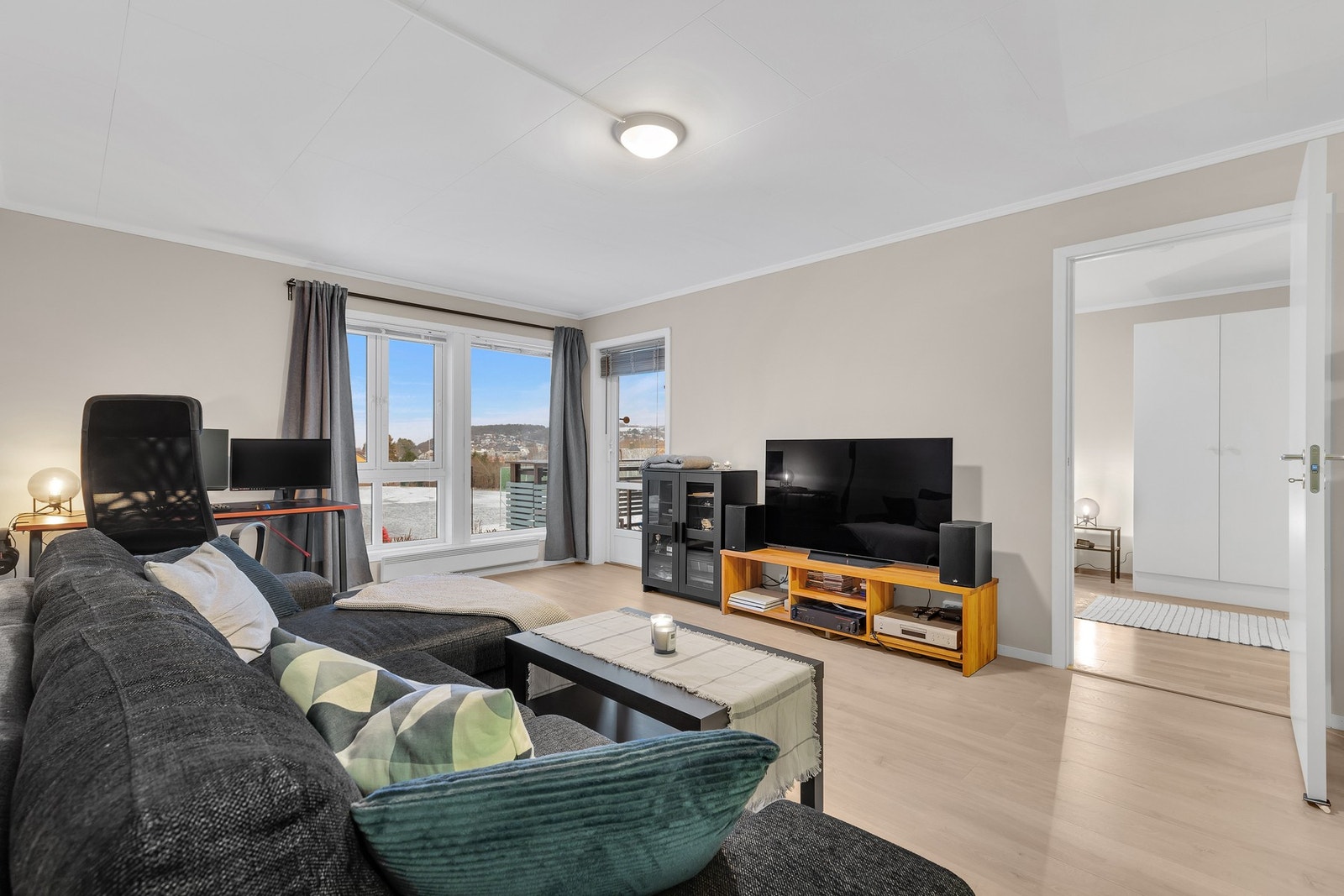 Rommets planløsning gjør det enkelt å innrede i flere soner. Galleribilde