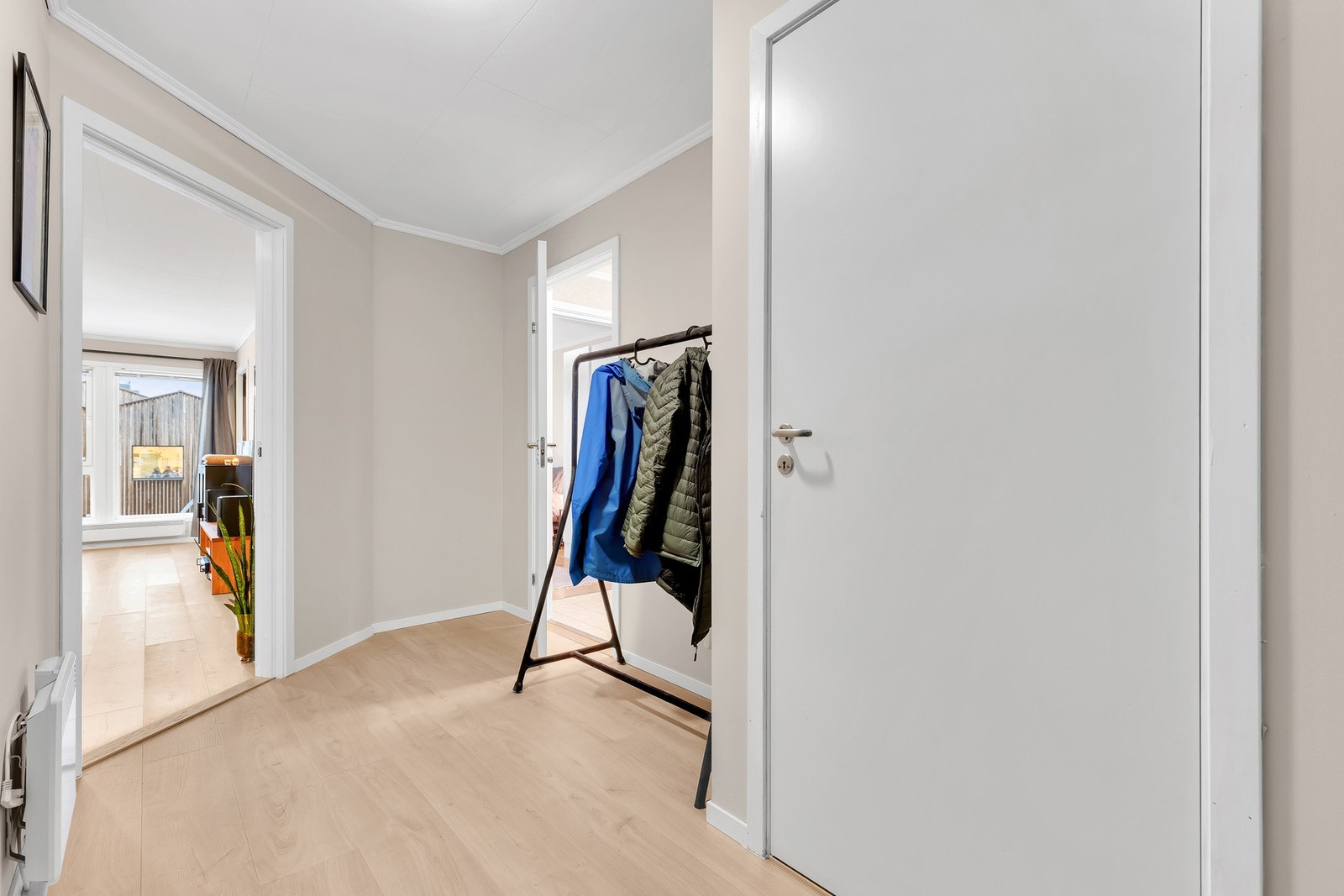 God plass til både sko- og jakkeoppheng. Galleribilde