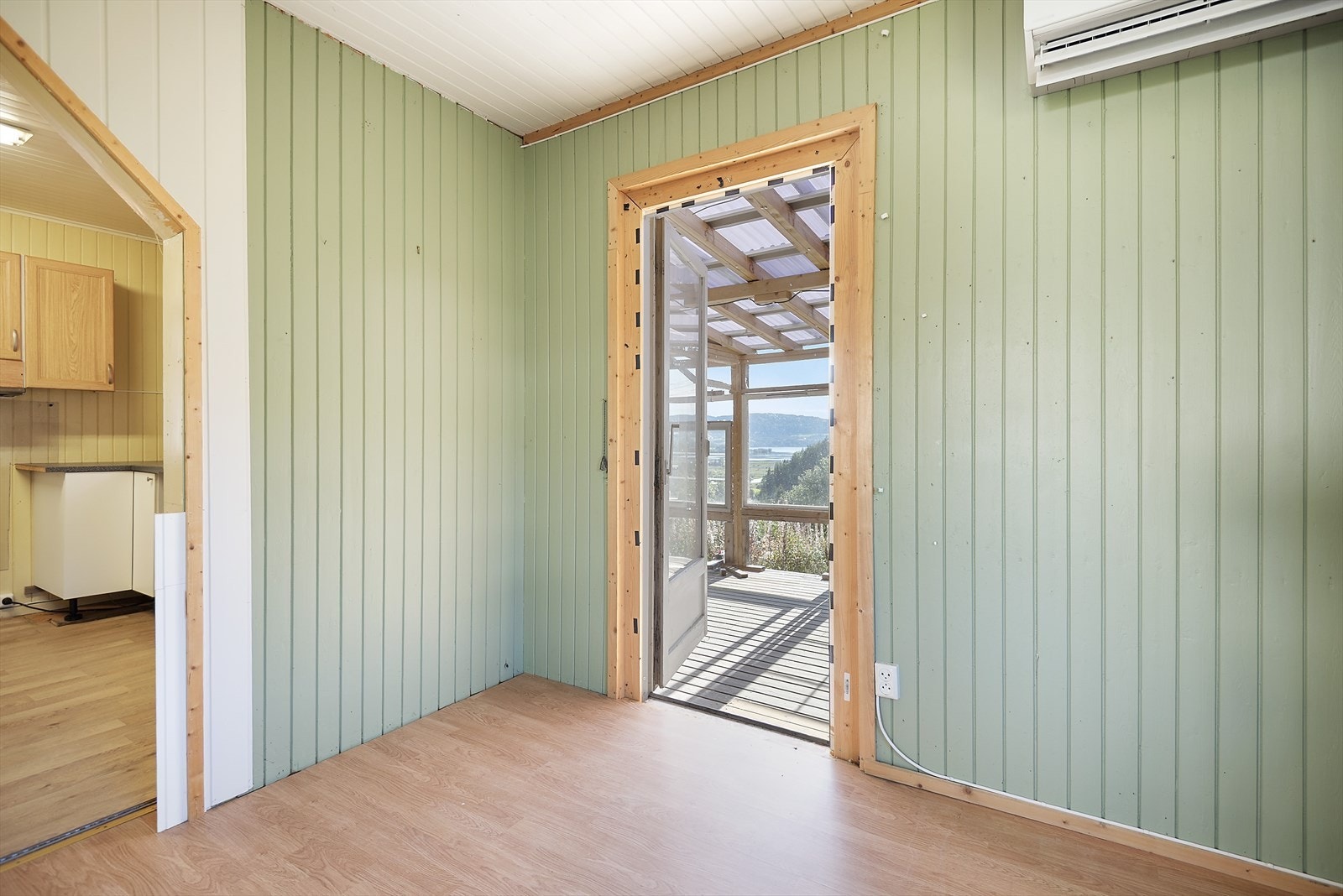 Dør ut til veranda. Galleribilde