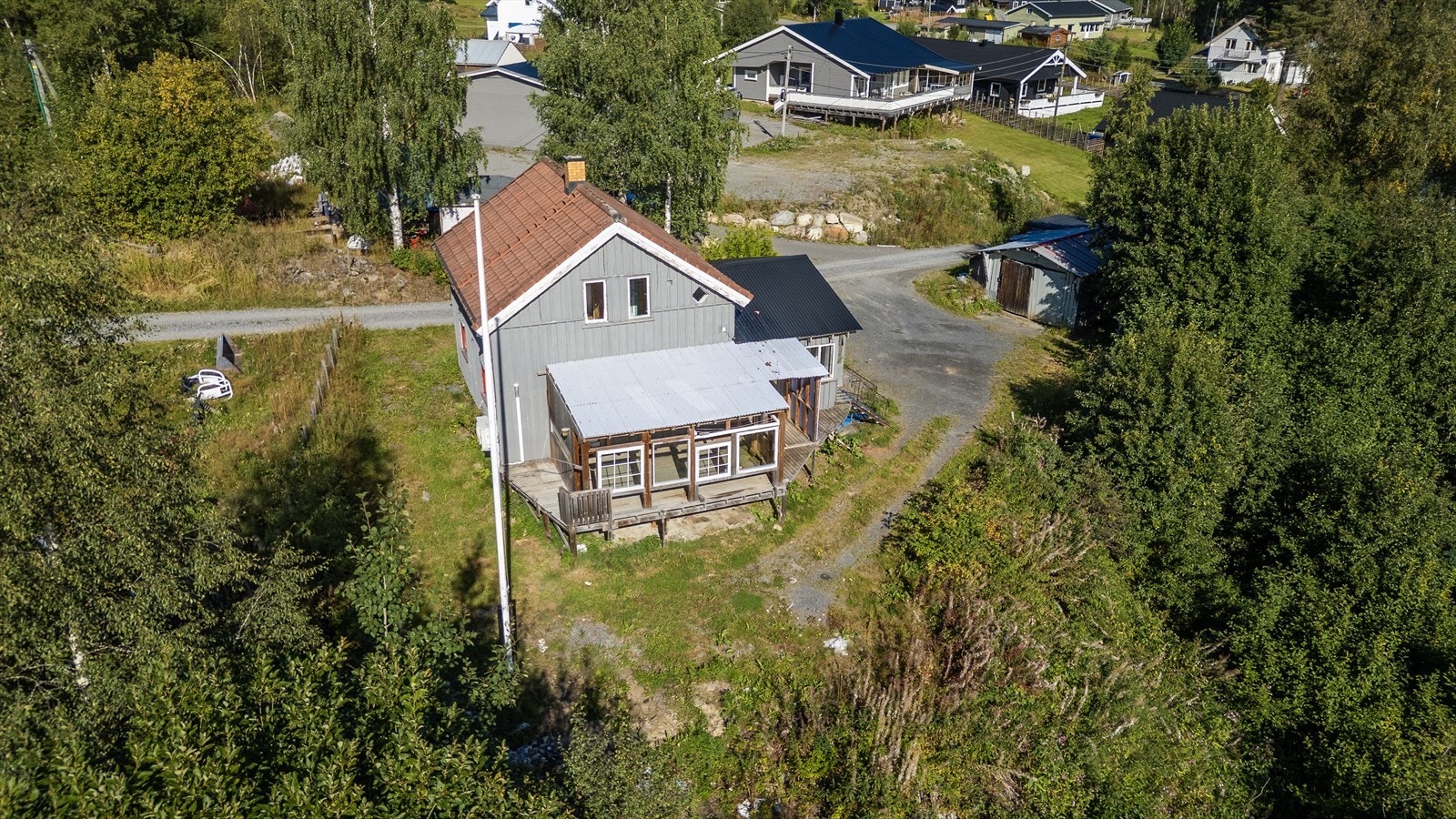 Skrå helling på tomten. Galleribilde