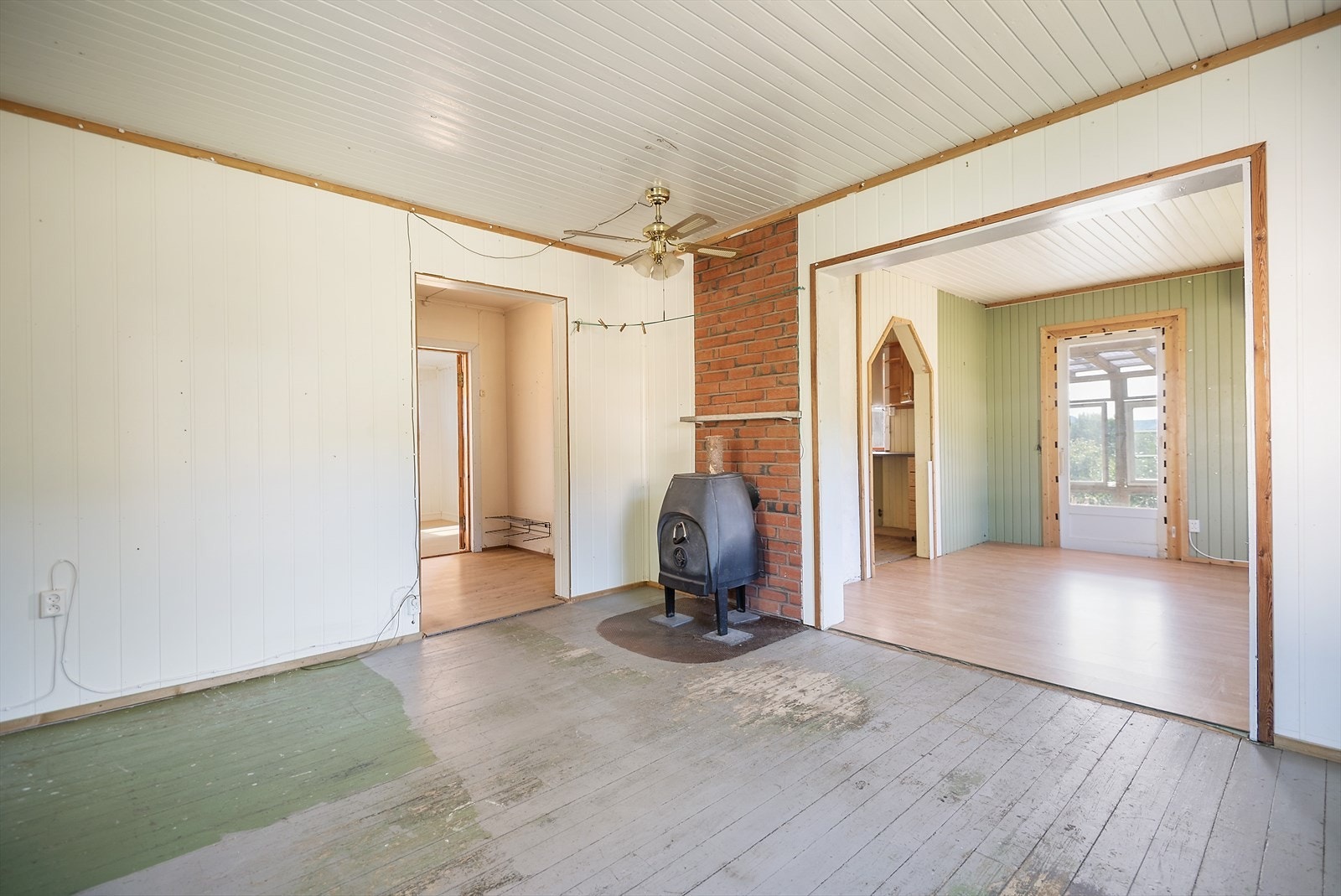 Vedovn i stue. Galleribilde