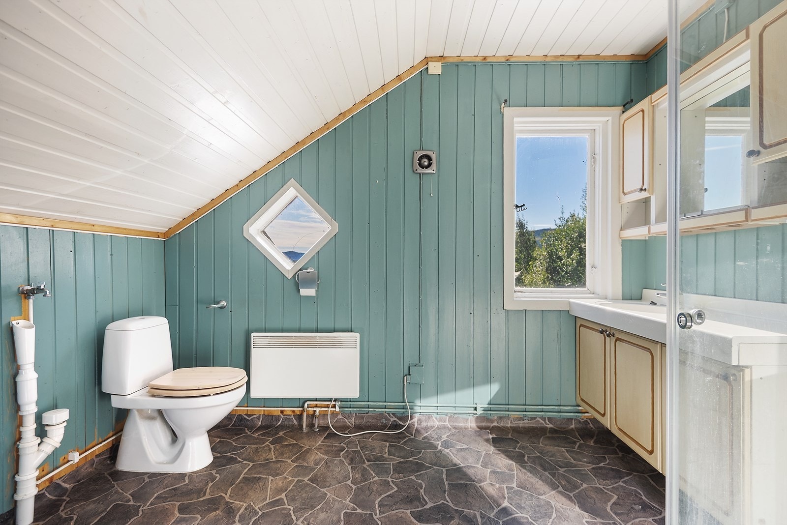 Bad med opplegg for vaskemaskin. Galleribilde