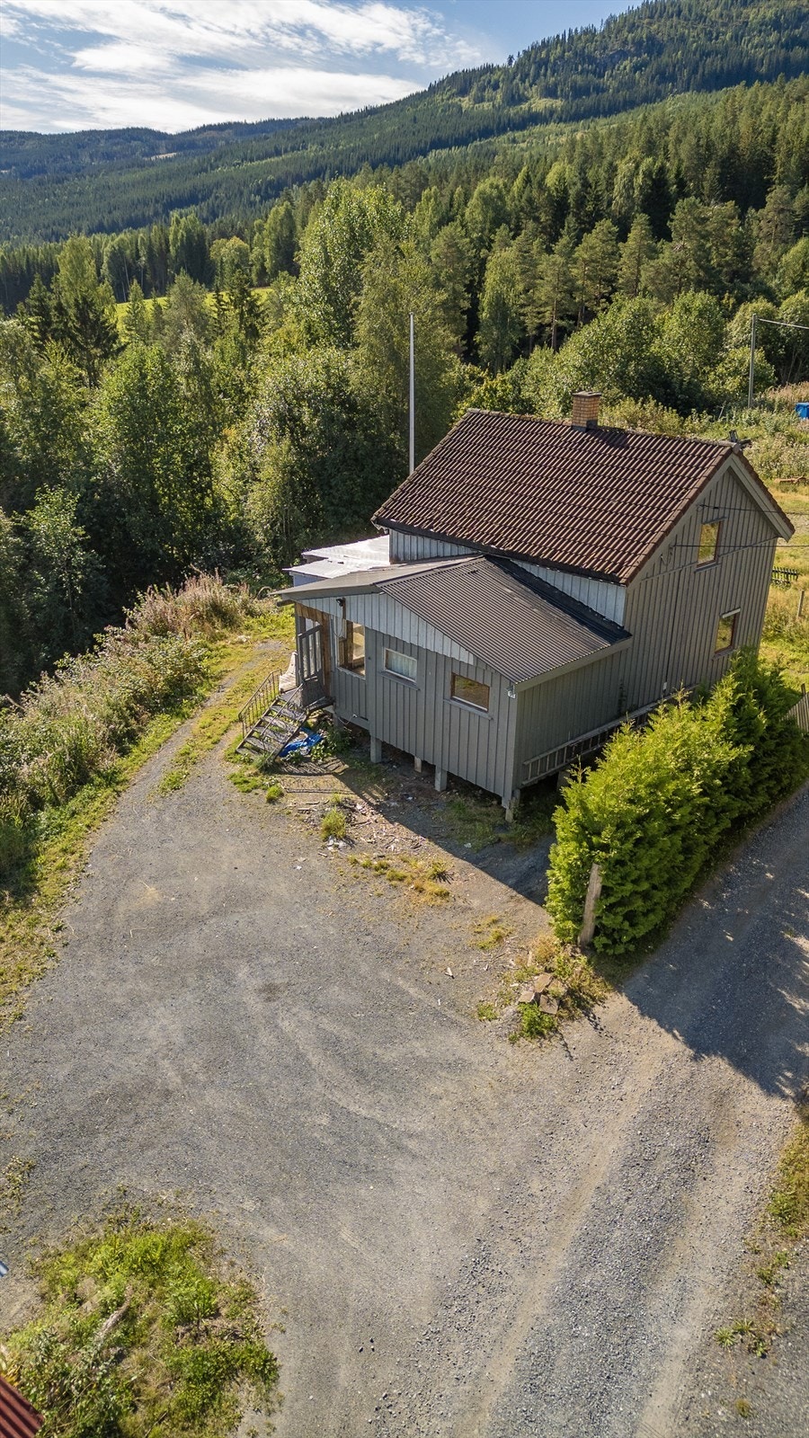 Dronebilde av huset. Galleribilde