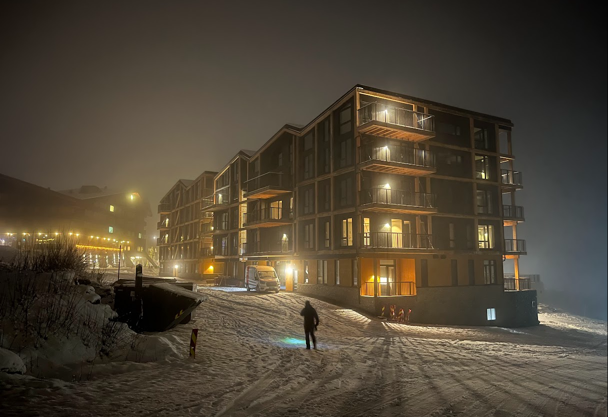 Den store fordelen med å eie leilighet kontra hytte ligger i det praktiske. Her kan du nyte ferielivet uten å tenke på snømåking og annet vedlikehold! Galleribilde