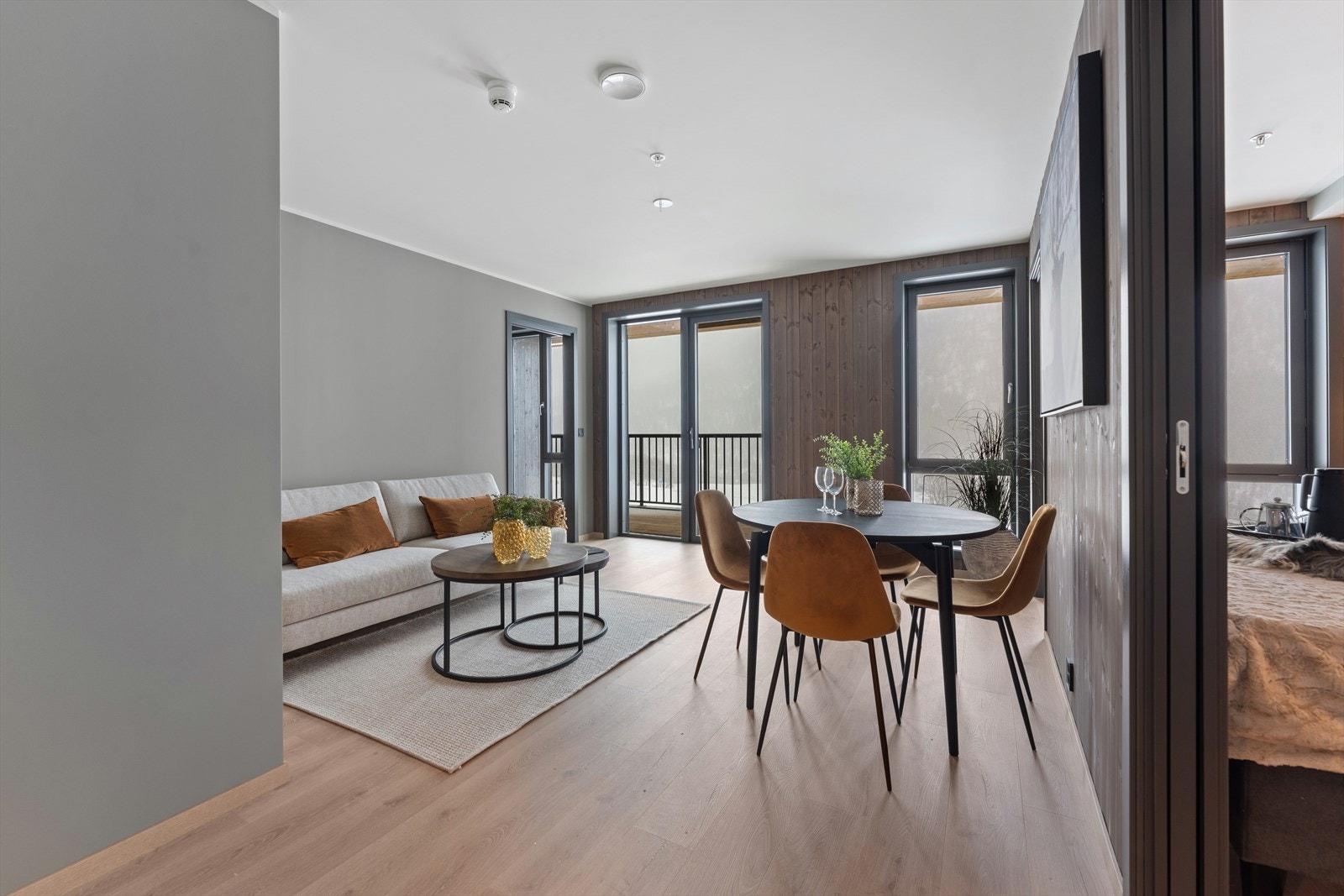 Det er vannbåren varme på gulv i entré, stue og kjøkken. Galleribilde