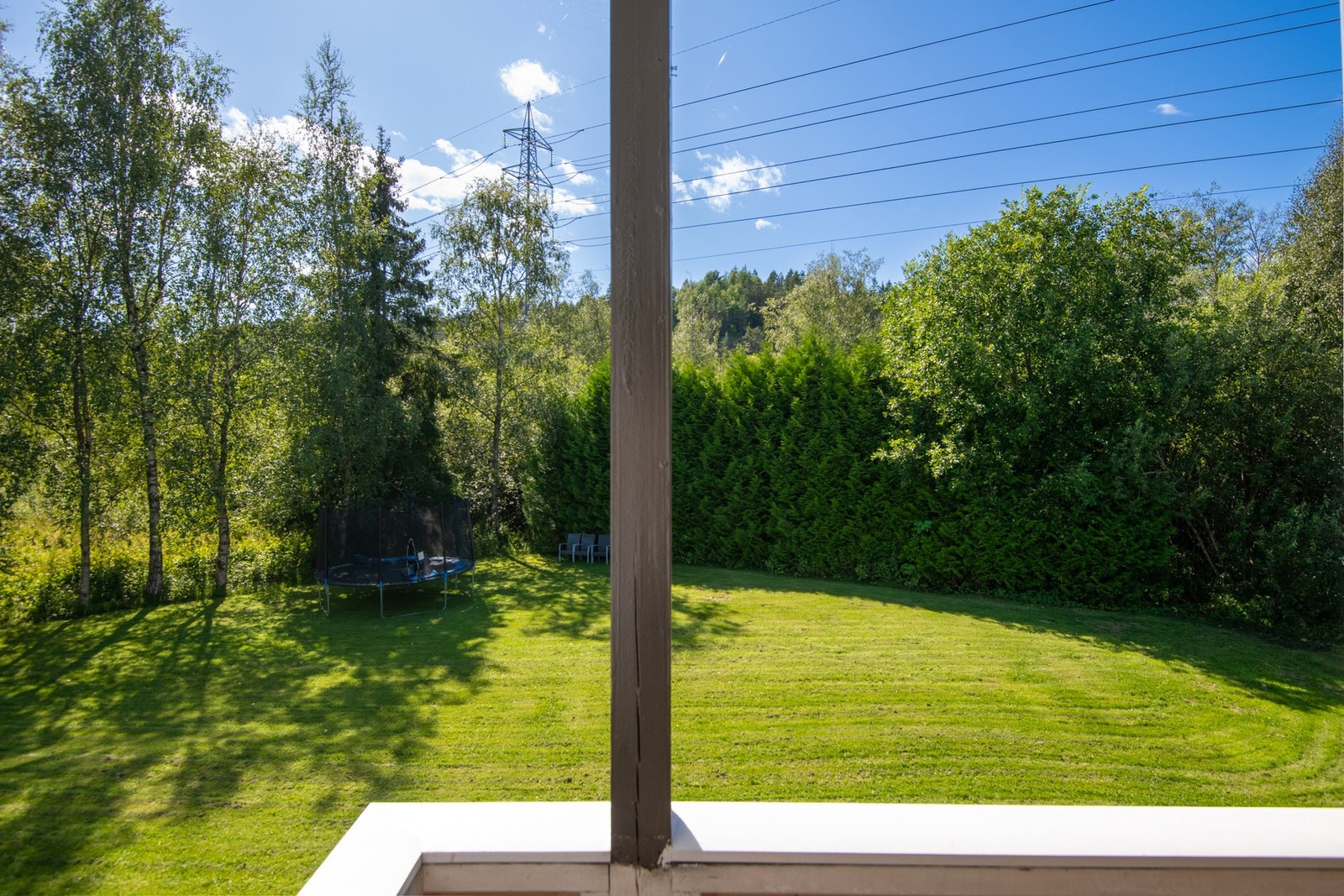 Solrikt og usjenert. Galleribilde