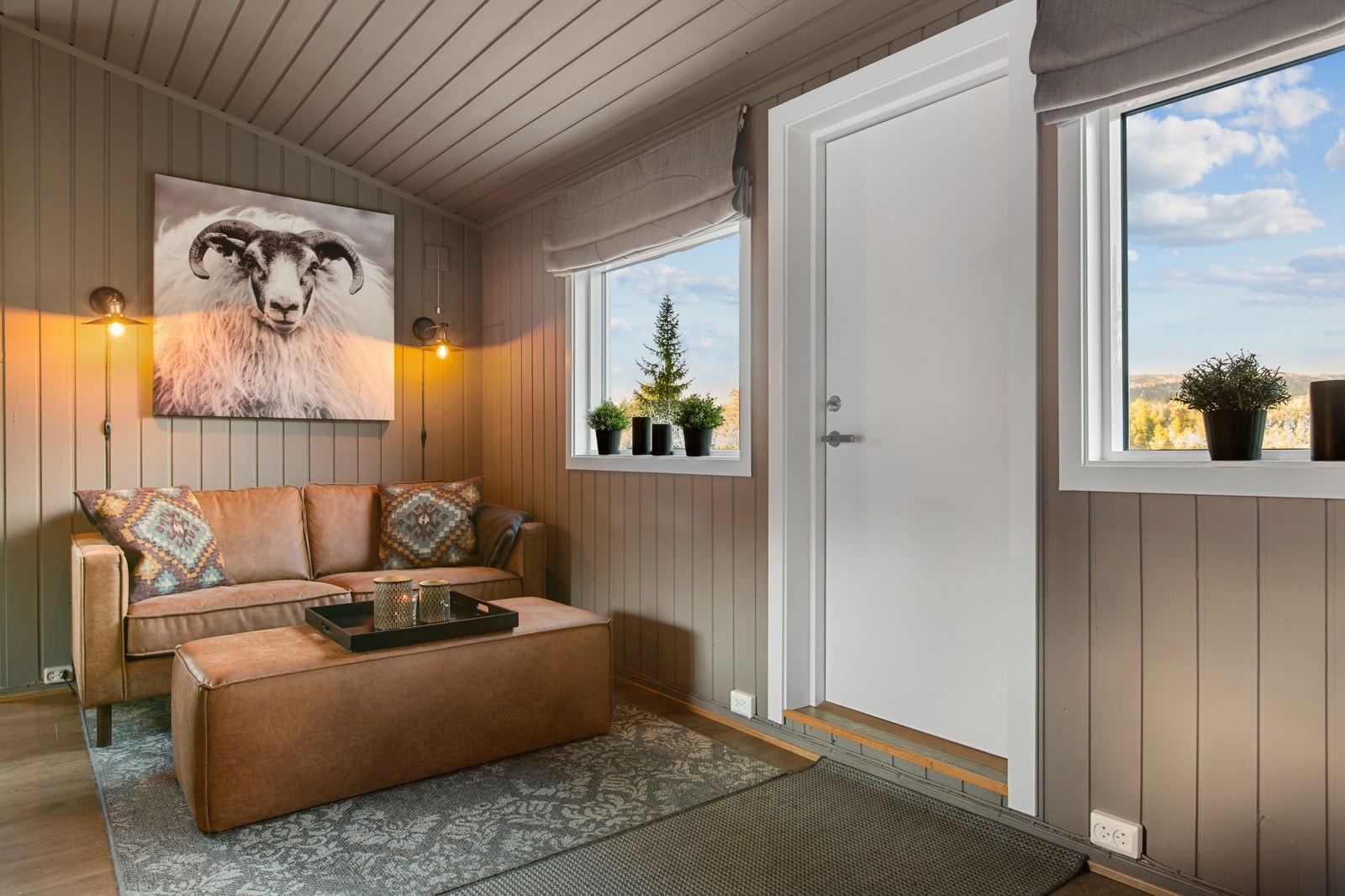 Hytten har ny inngangsdør Galleribilde