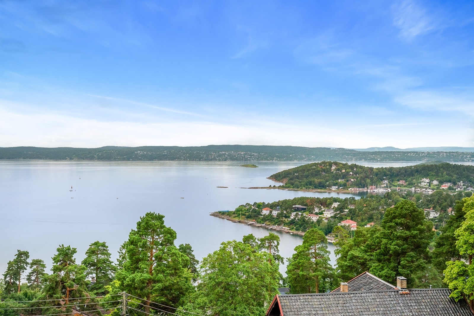 Utsikten kan nytes fra stort sett alle deler av eiendommen Galleribilde