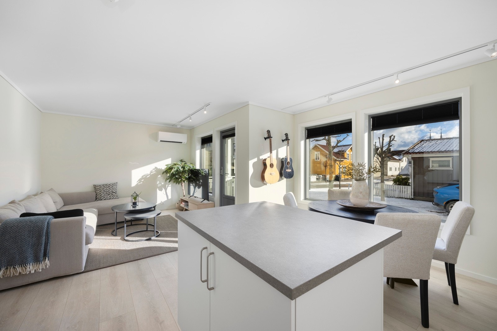 Leiligheten har gjennomgående høy standard med delikat innredning Galleribilde