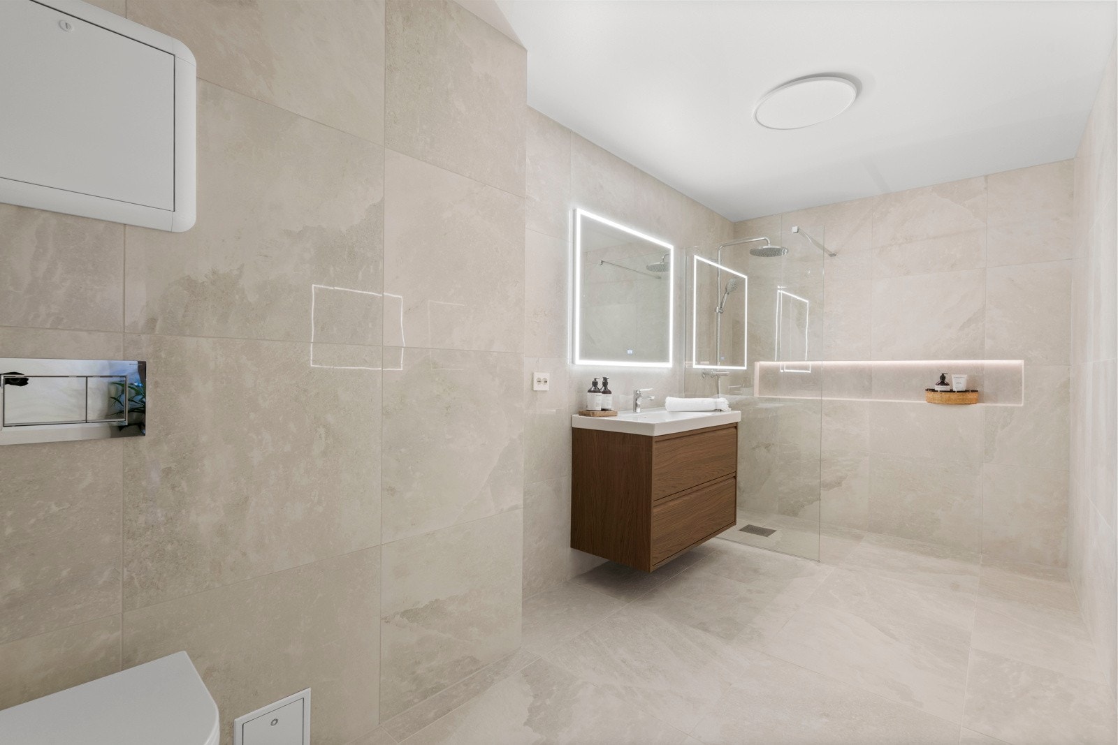 Delikat og meget lekkert baderom fra 2025. Galleribilde