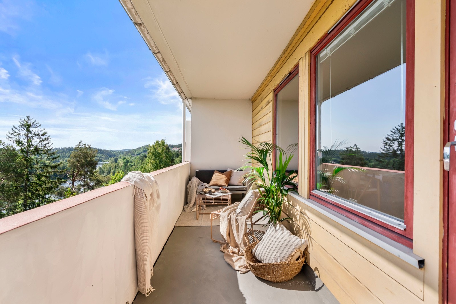 Det bys på to balkonger med fritt utsyn og gode solforhold. Galleribilde