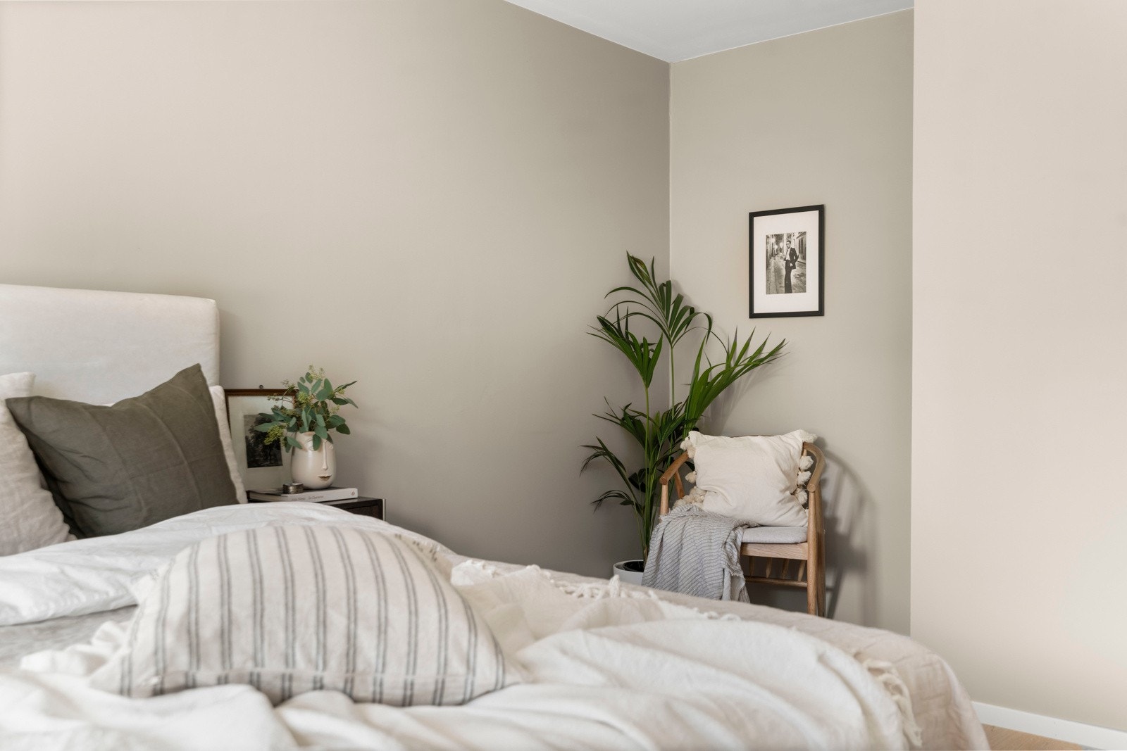 Det er avsatt plass til garderobe, med mulighet til å lage plassbygde løsninger. Galleribilde