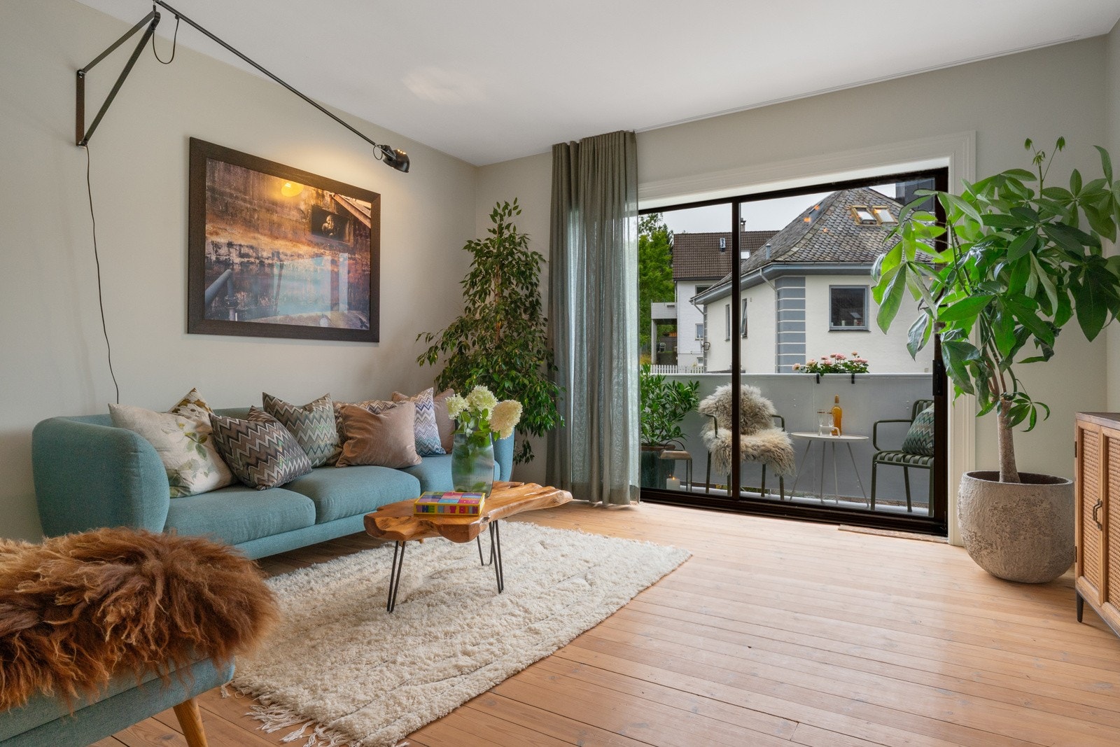 Om man ikke vil bruke peis, er det også satt inn ny varmepumpe i 2021 Galleribilde