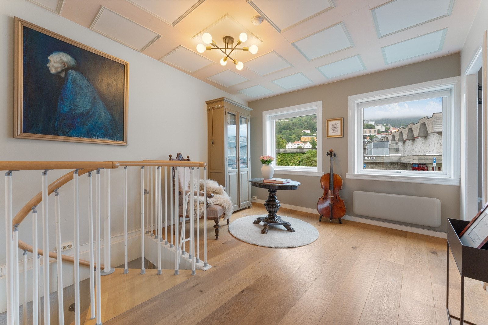 Vindeltrappen tar deg ned til nederste etasje Galleribilde