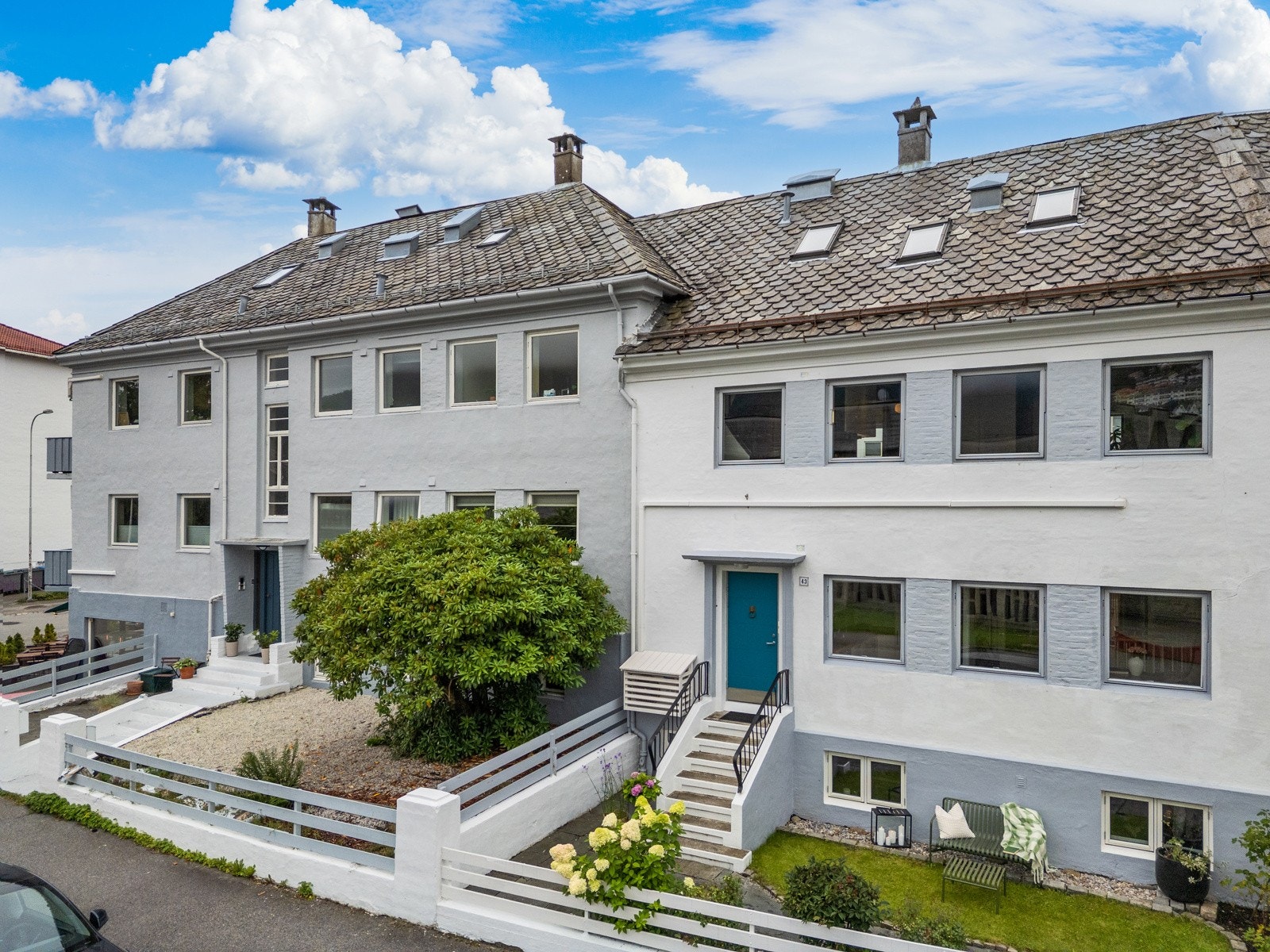 Velkommen til et oppgradert, klassisk townhouse midt på Krohnstad! Presentert av Sander Vikøyr v/Privatmegleren Galleribilde