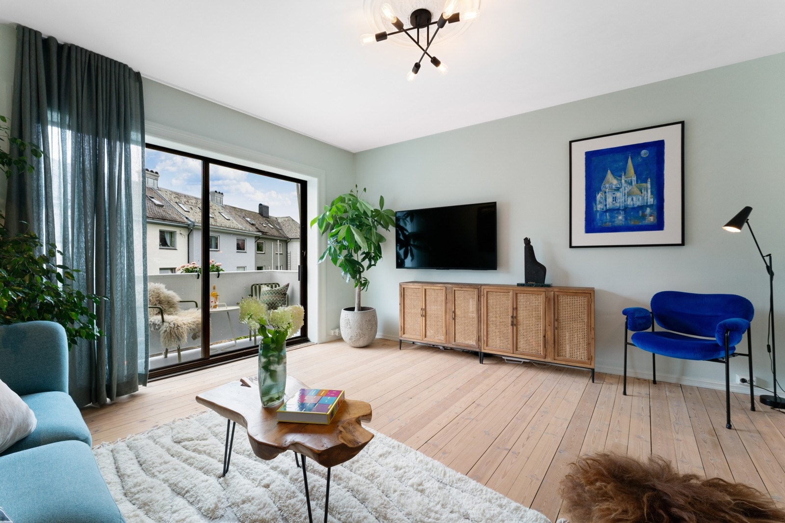 Legg merke til gulvet her, som er tilbakeført til det opprinnelige tregulvet. Det er deretter blitt slipt og oljet Galleribilde