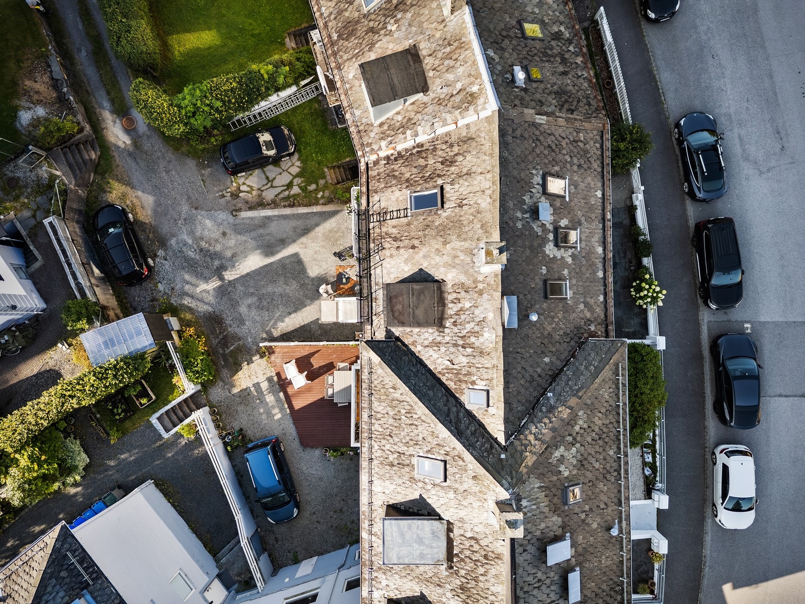 Eiendommen ovenfra. Her ble det satt inn brannstige/romningsvei fra alle etasjer i 2011 Galleribilde