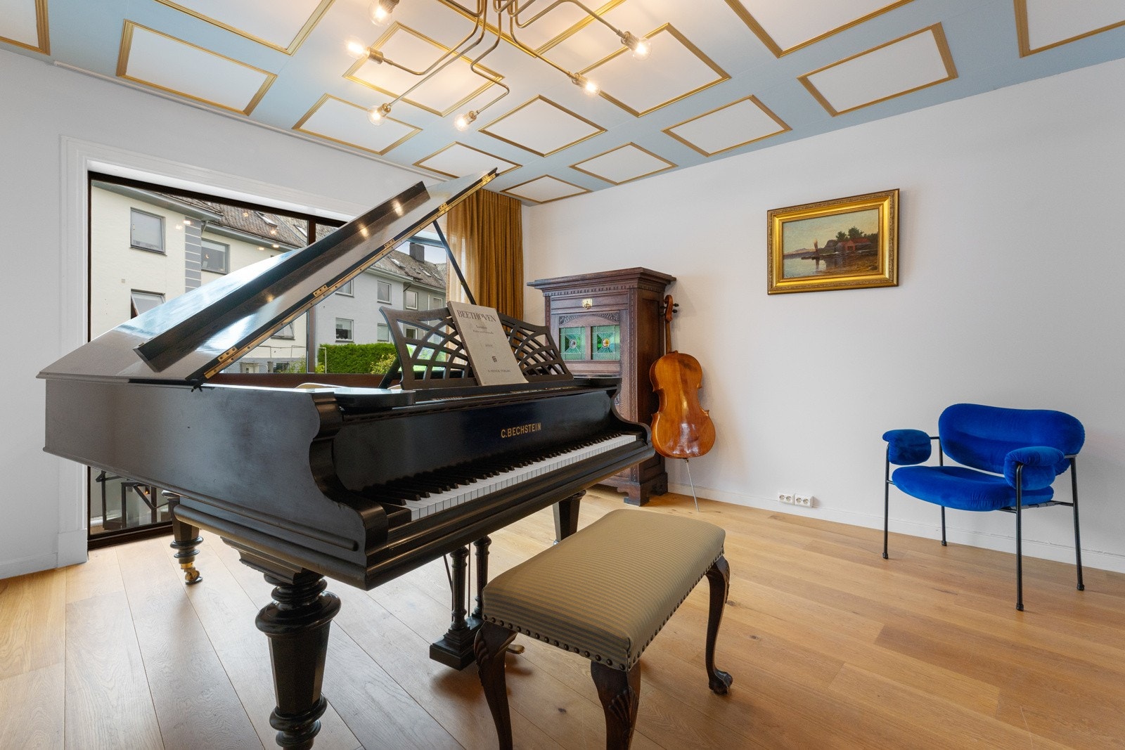 Boligens andre altan er også tilgjengelig fra stuen her Galleribilde