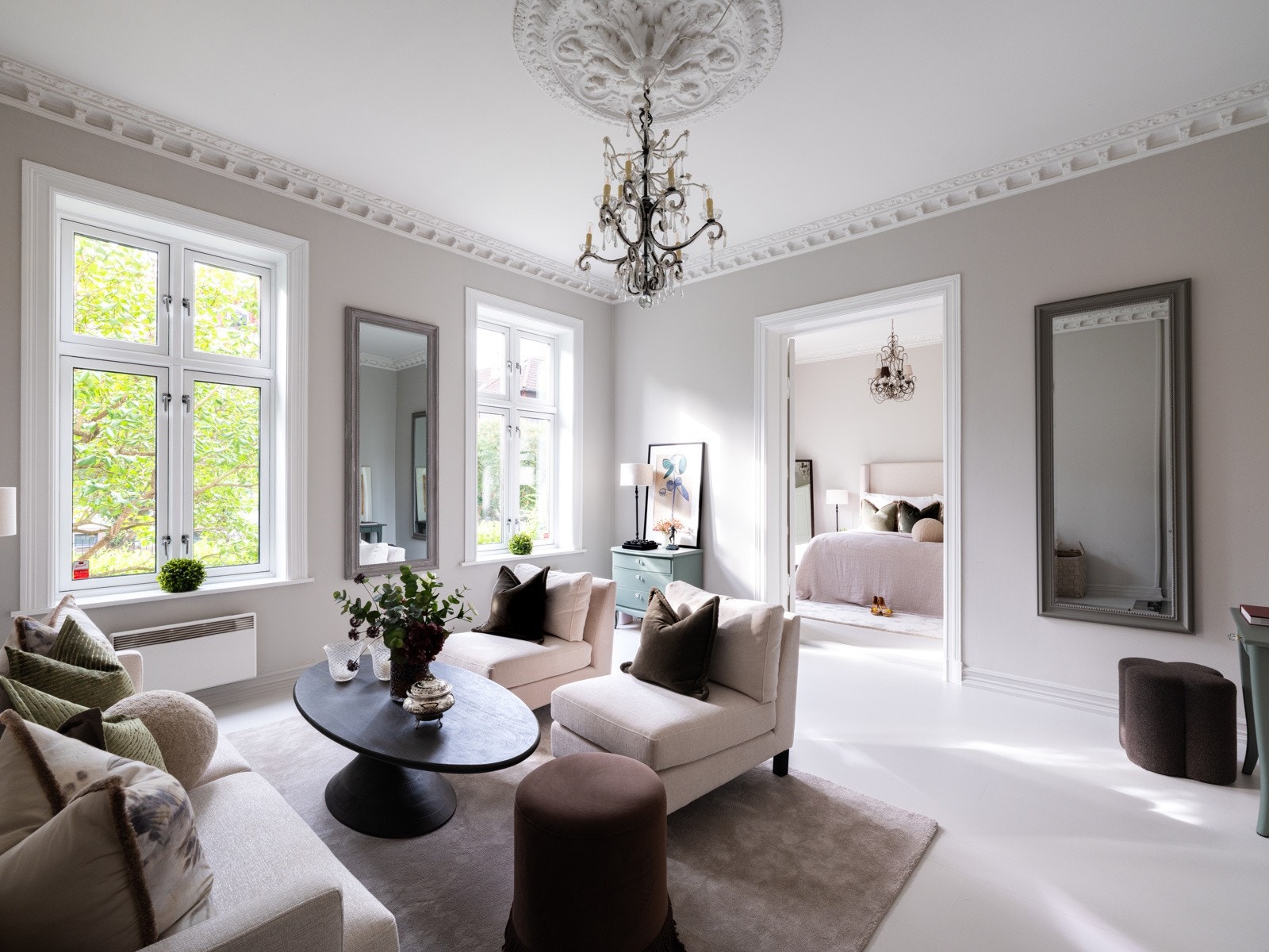 Gulv, vinduer, dører og vegger ble malt i 2025 Galleribilde