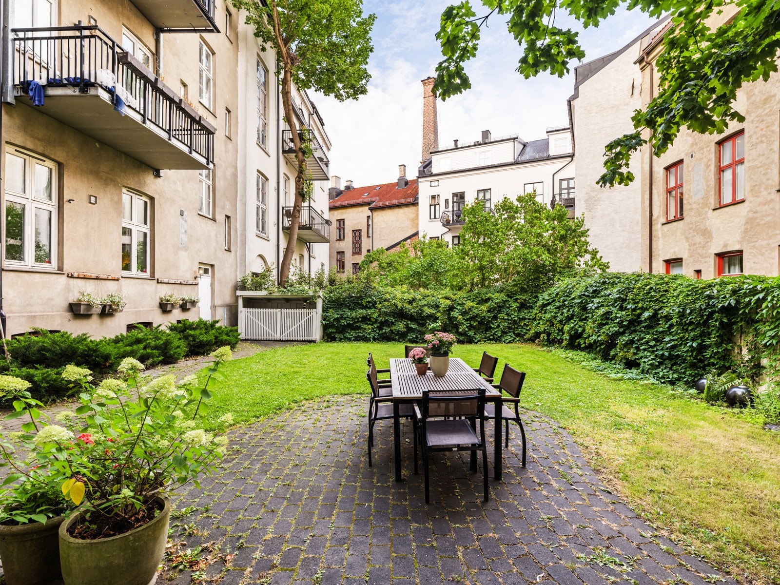 Stor felles bakgård Galleribilde