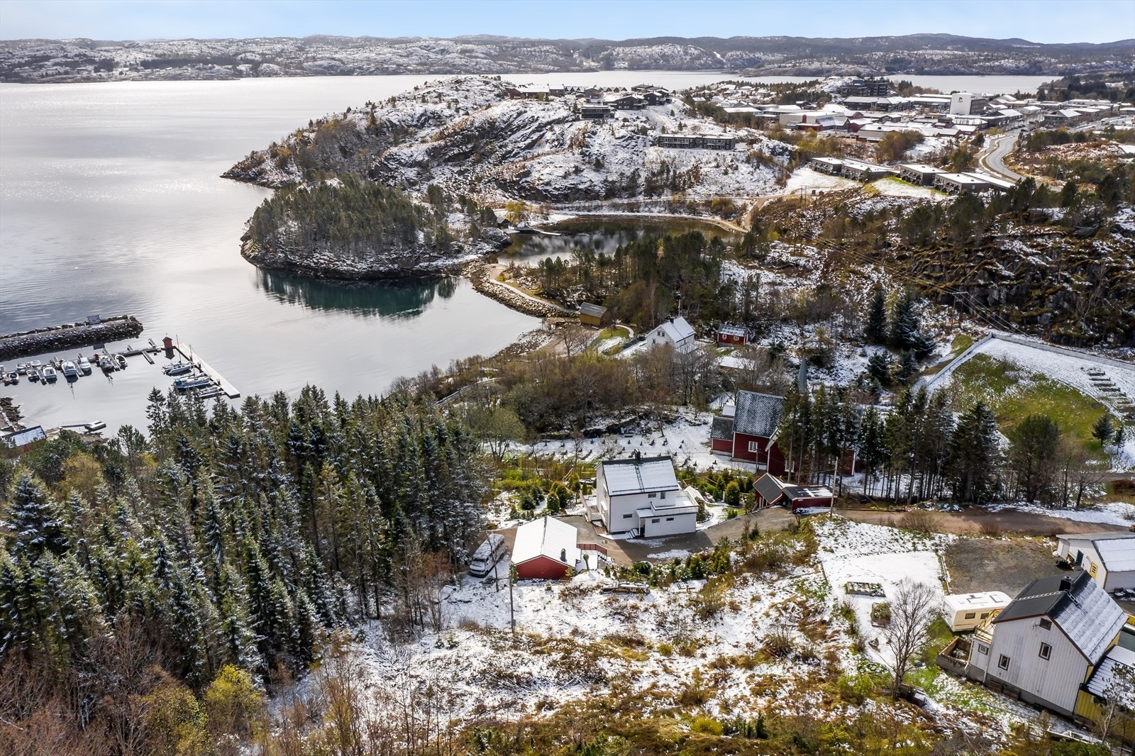 Velkommen til Fillheiveien 6, presentert av DNB Eiendom v/Simen Pettersen. Galleribilde