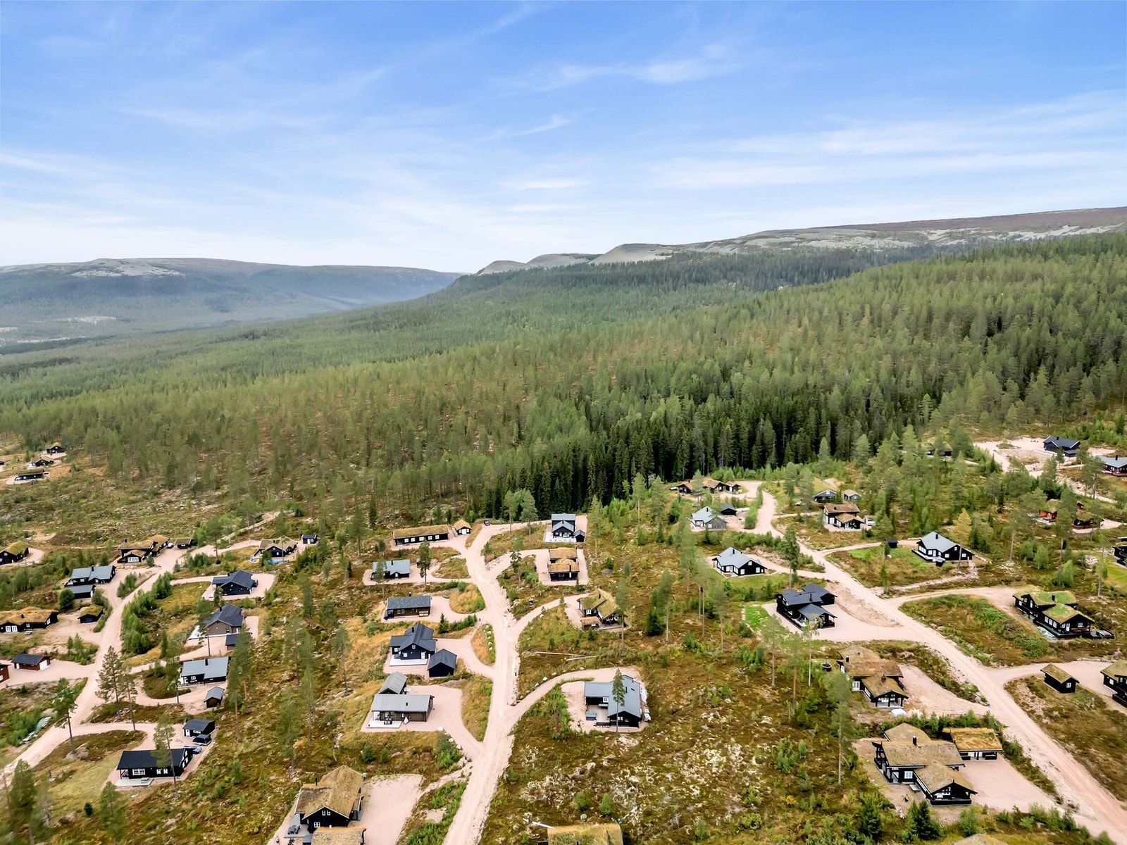 Fra hytta er det ski inn/ut til Fulufjellet alpinanlegg og området har også flotte langrennsløyper og gode turmuligheter, hvor du kan nyte den urørte naturen med multemyrer, jakt og fiske. Galleribilde