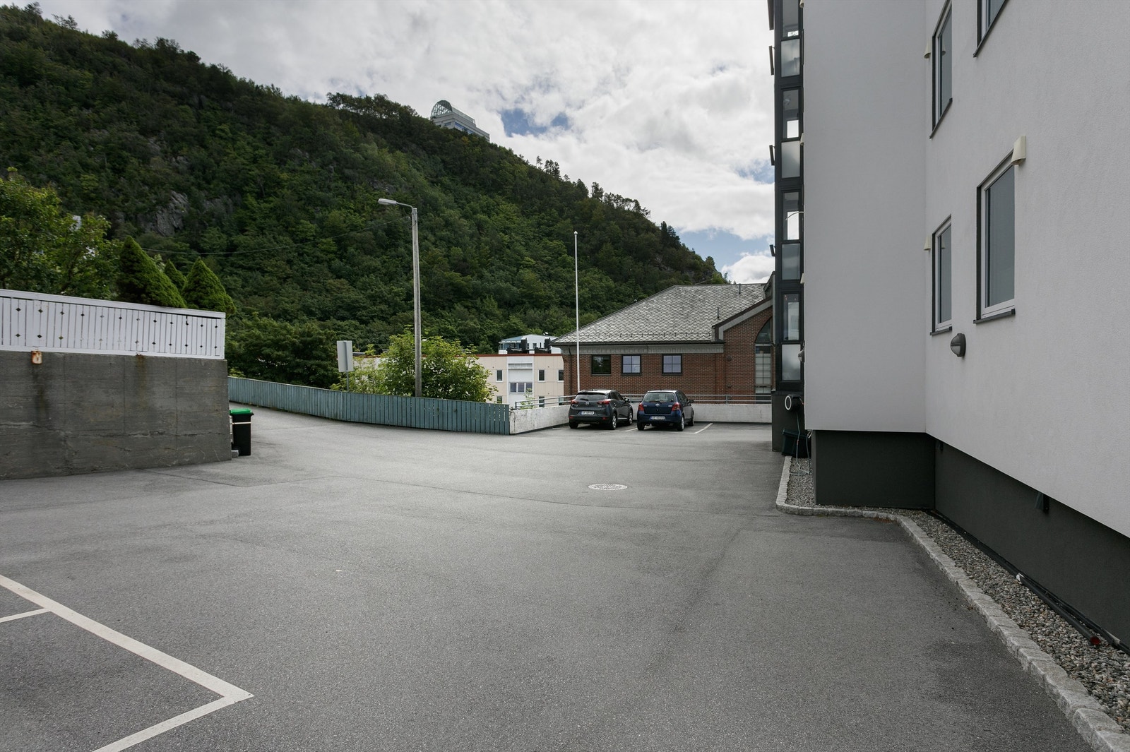 Adkomst og fasade mot øst Galleribilde