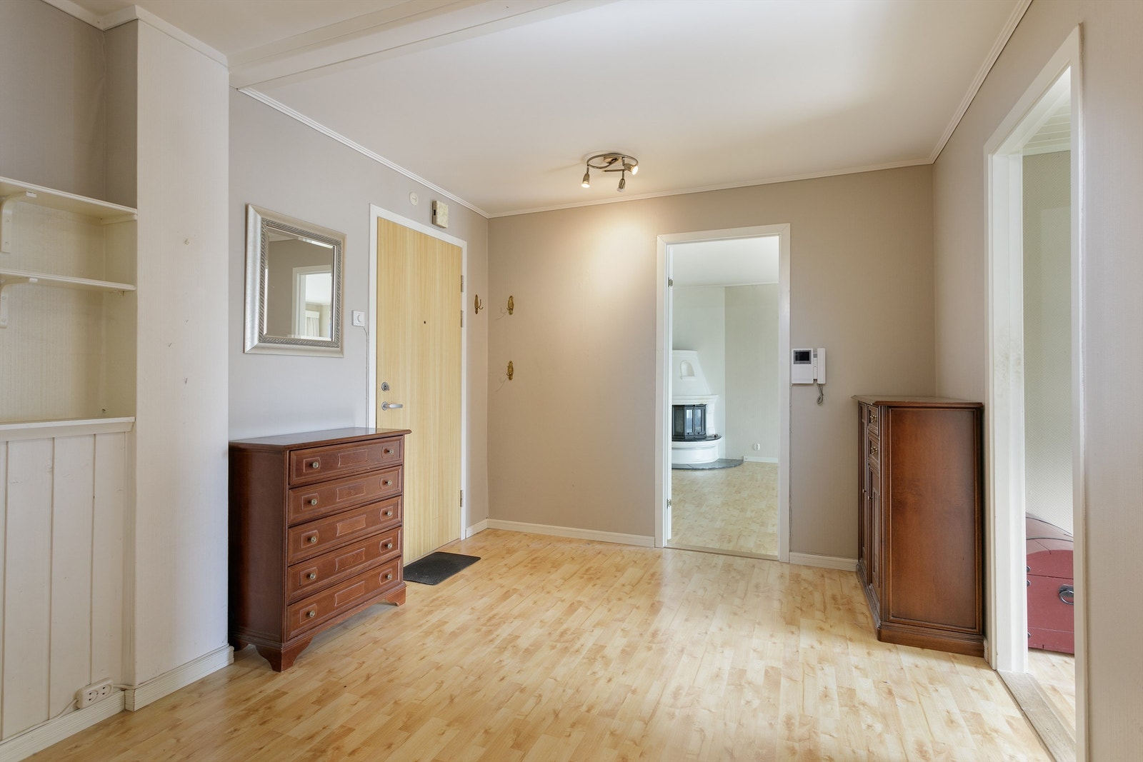 Romslig gang/entre Galleribilde