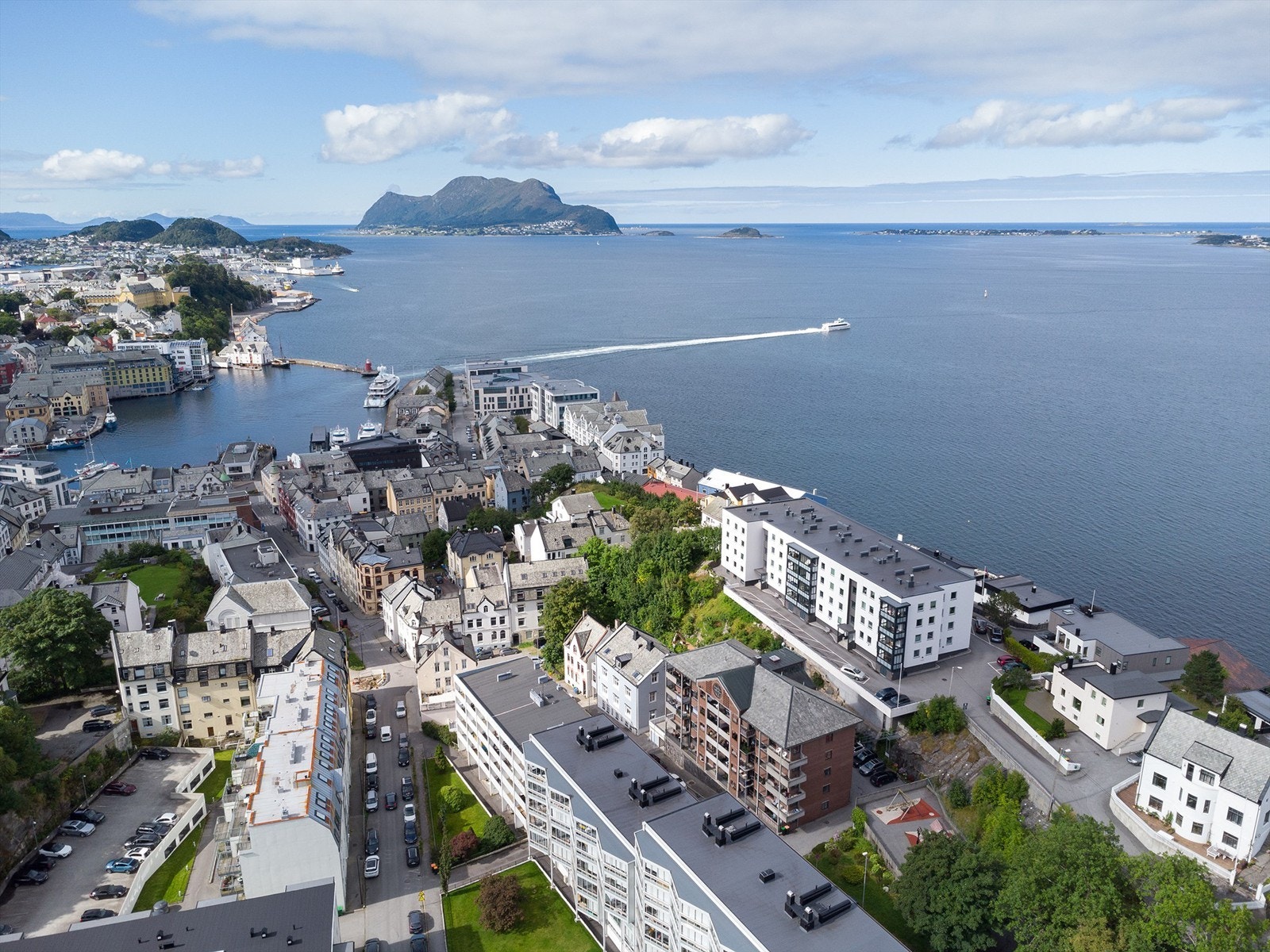 Dronebilde tatt fra øst mot vest Galleribilde