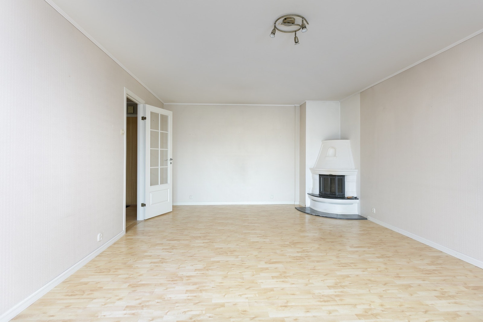 Murt peis med innsats i stuen Galleribilde