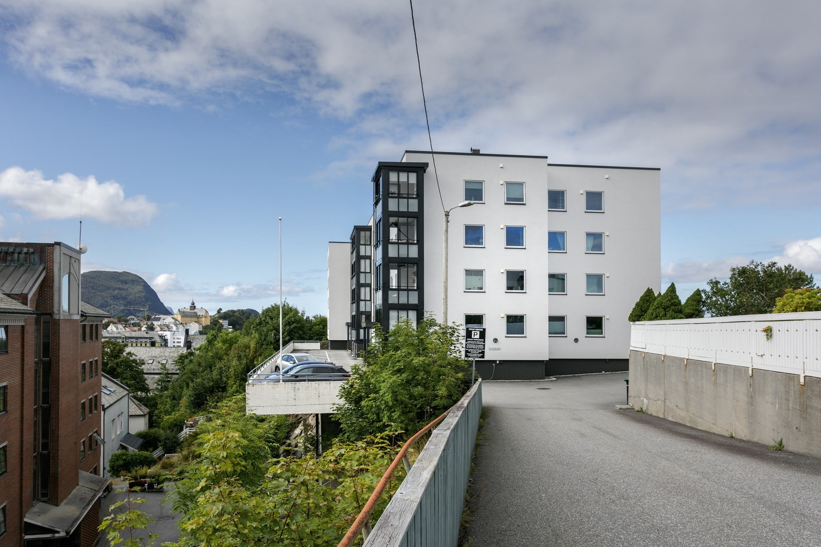 Adkomst til blokken og fasade mot øst Galleribilde