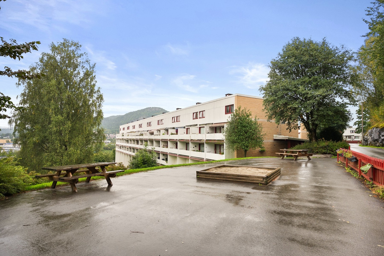 Veldrevet sameie med grønne fellesområder. Galleribilde