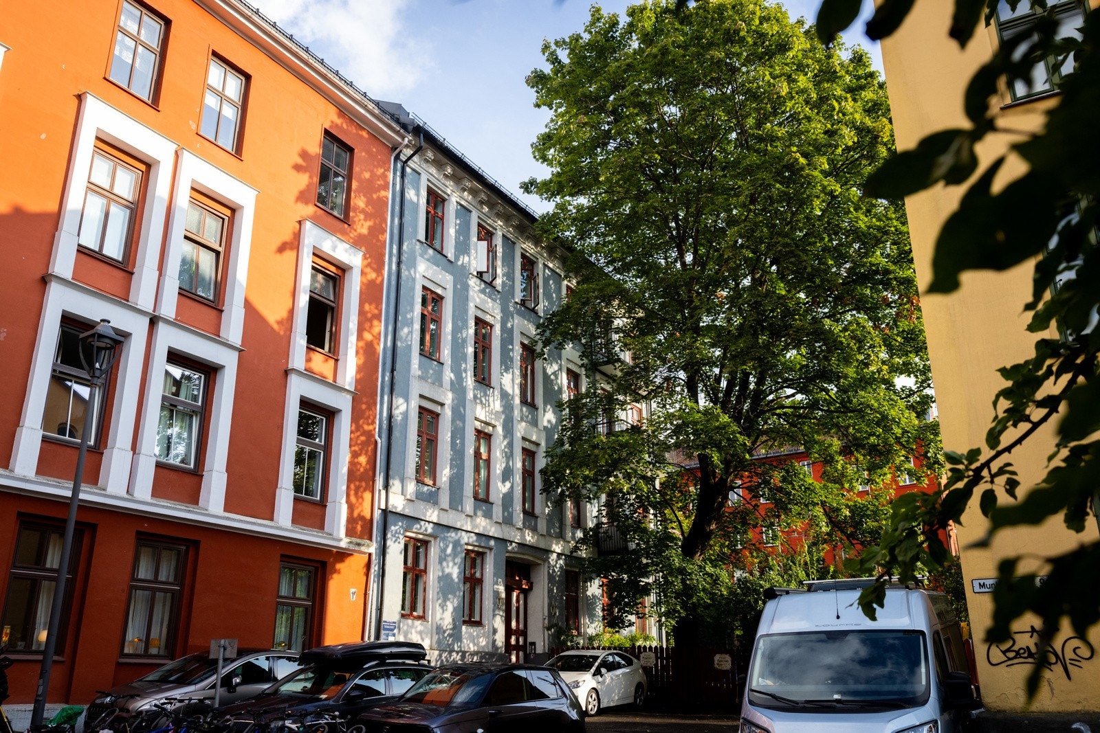 Leiligheten ligger i populære Gamlebyen, et område som oppleves både sentralt og samtidig rolig med kort vei til alt man trenger i hverdagen. Galleribilde