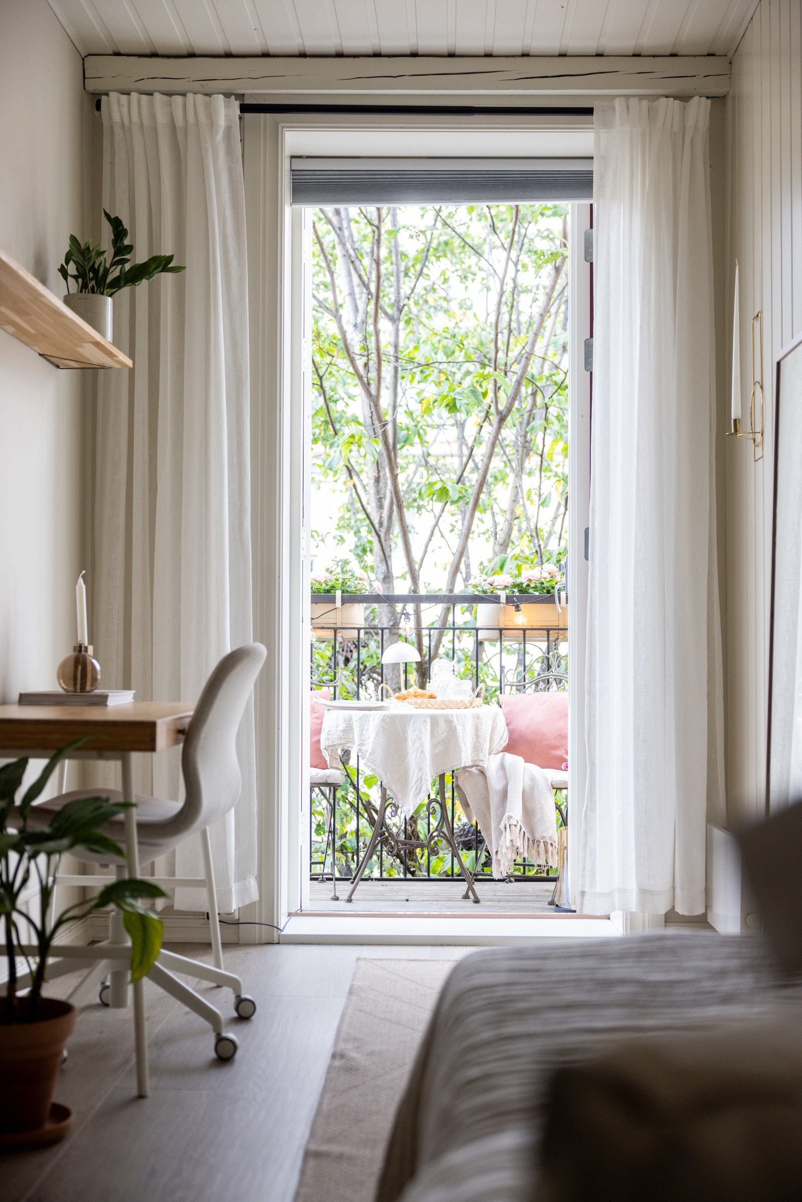 Rommet har direkte utgang til en hyggelig balkong. Galleribilde