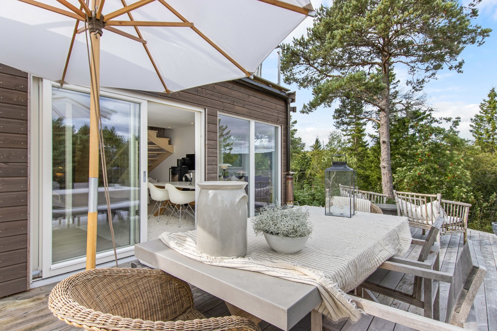 Her kan man nyte fantastiske sol- og utsiktsforhold fra 2 terrasser. Galleribilde