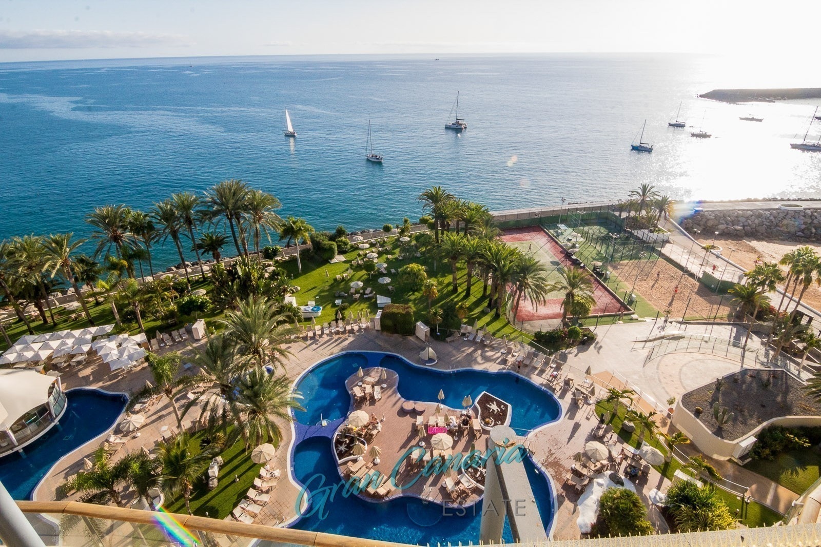 Utsikt fra toppen av anlegget ned i hagen Galleribilde