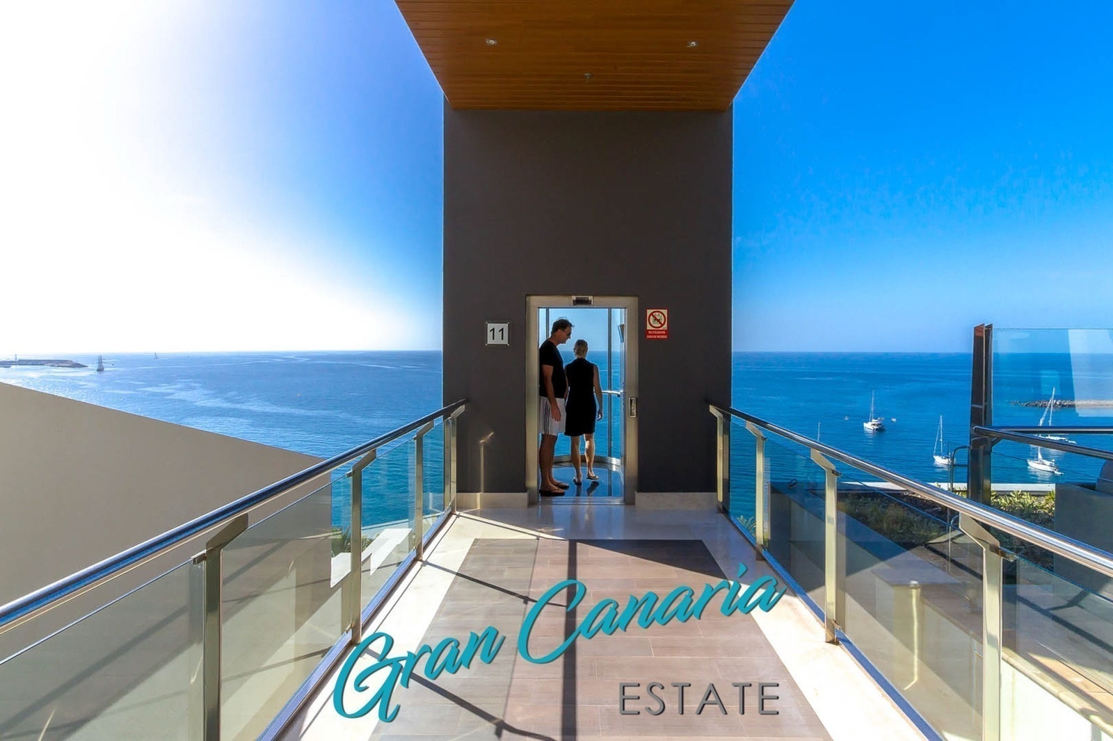 Utvendig heis og innvendig e heiser i anlegget Galleribilde