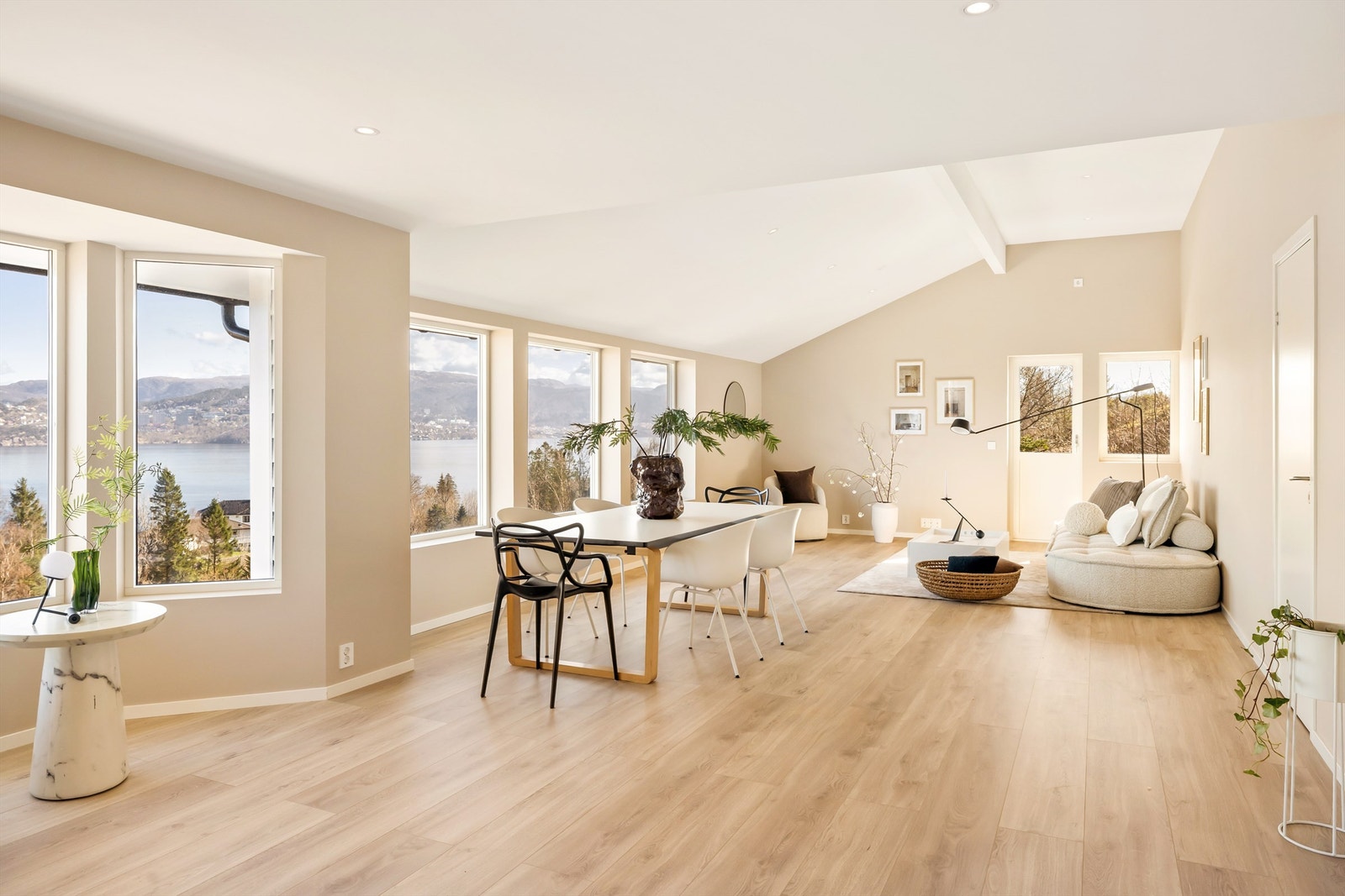 Et rom for hygge! Dette er en bolig som virkelig bør oppleves. Galleribilde