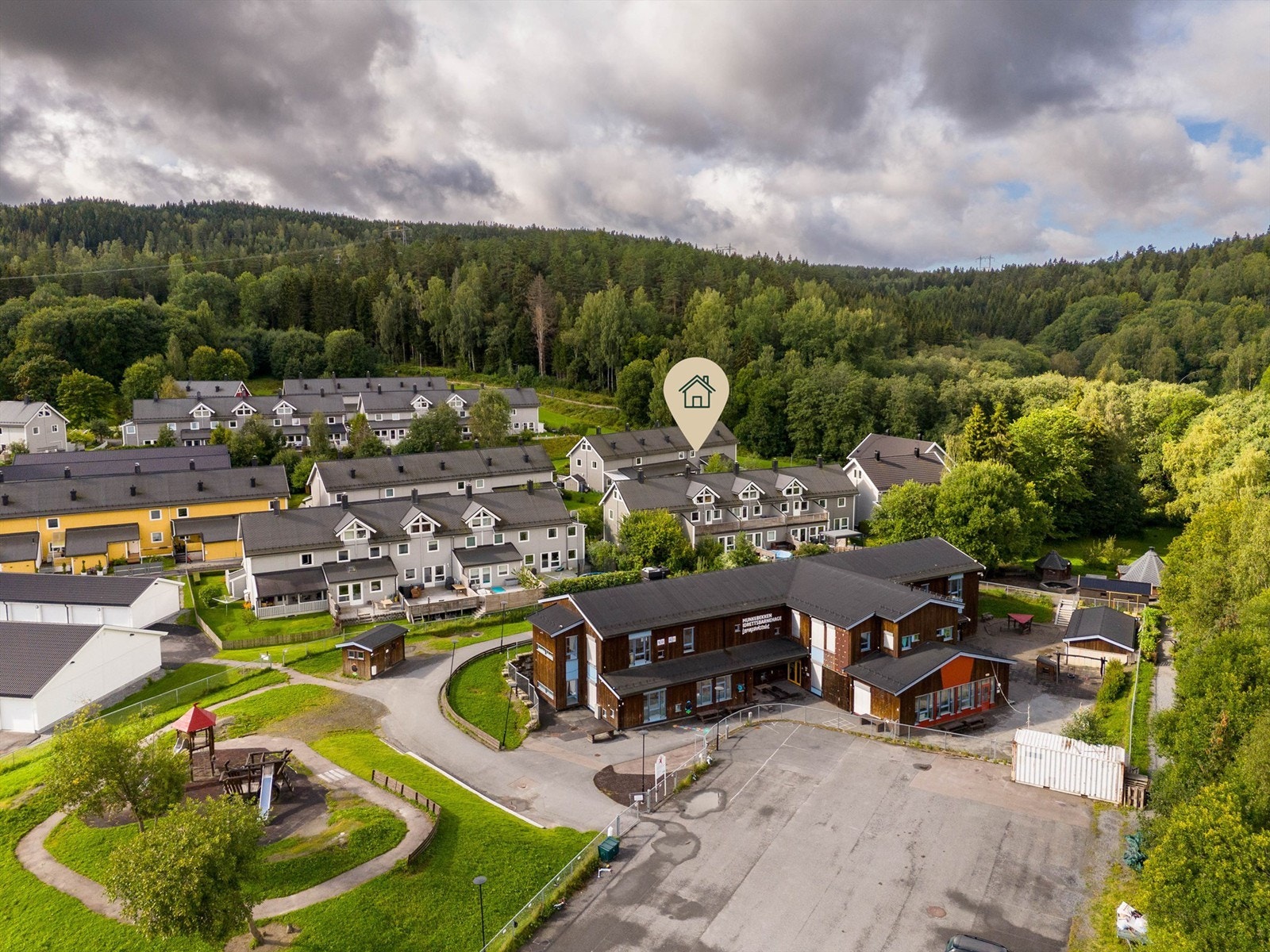 Populære Munkebekken Idrettsbarnehage! Her har barna fortrinnsrett på plass dersom de bor i Munkebekken. I barnehagen har de fokus på idrett, lek og bevegelse. Det er også en egen kokk ansatt i barnehage. Galleribilde