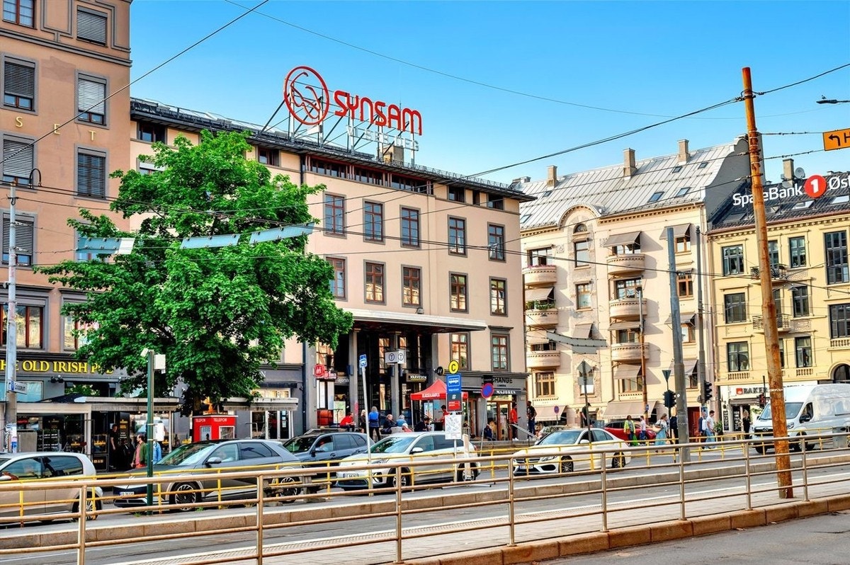 Som en del av Oslos mest kjente handlegate, byr Bogstadveien på et bredt spekter av shoppingmuligheter. Her finner du alt fra eksklusive merkevarer og kjedebutikker til små nisjeforretninger med interiør, mote og delikatesser. Galleribilde