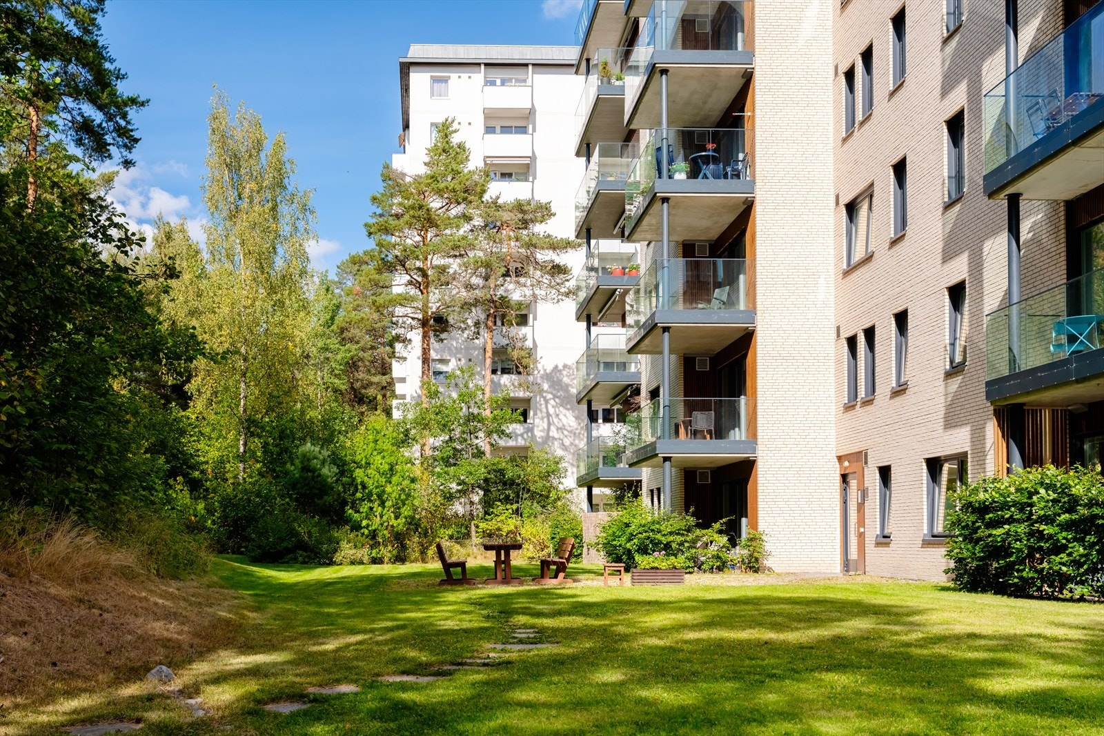 Det er ikke uvanlig å få besøk av rådyr i hagen Galleribilde